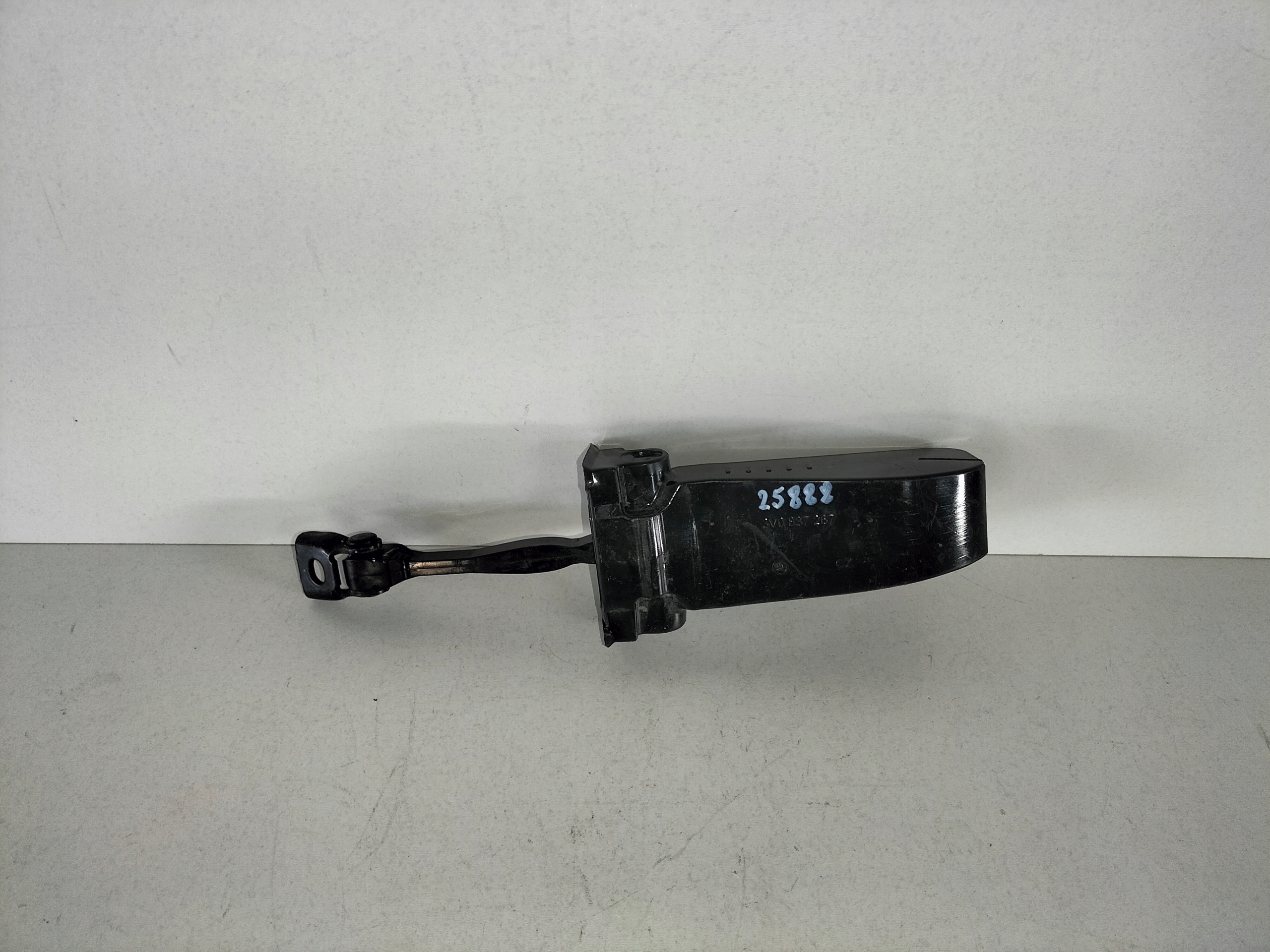 limiter door front SKODA SUPERB III 15