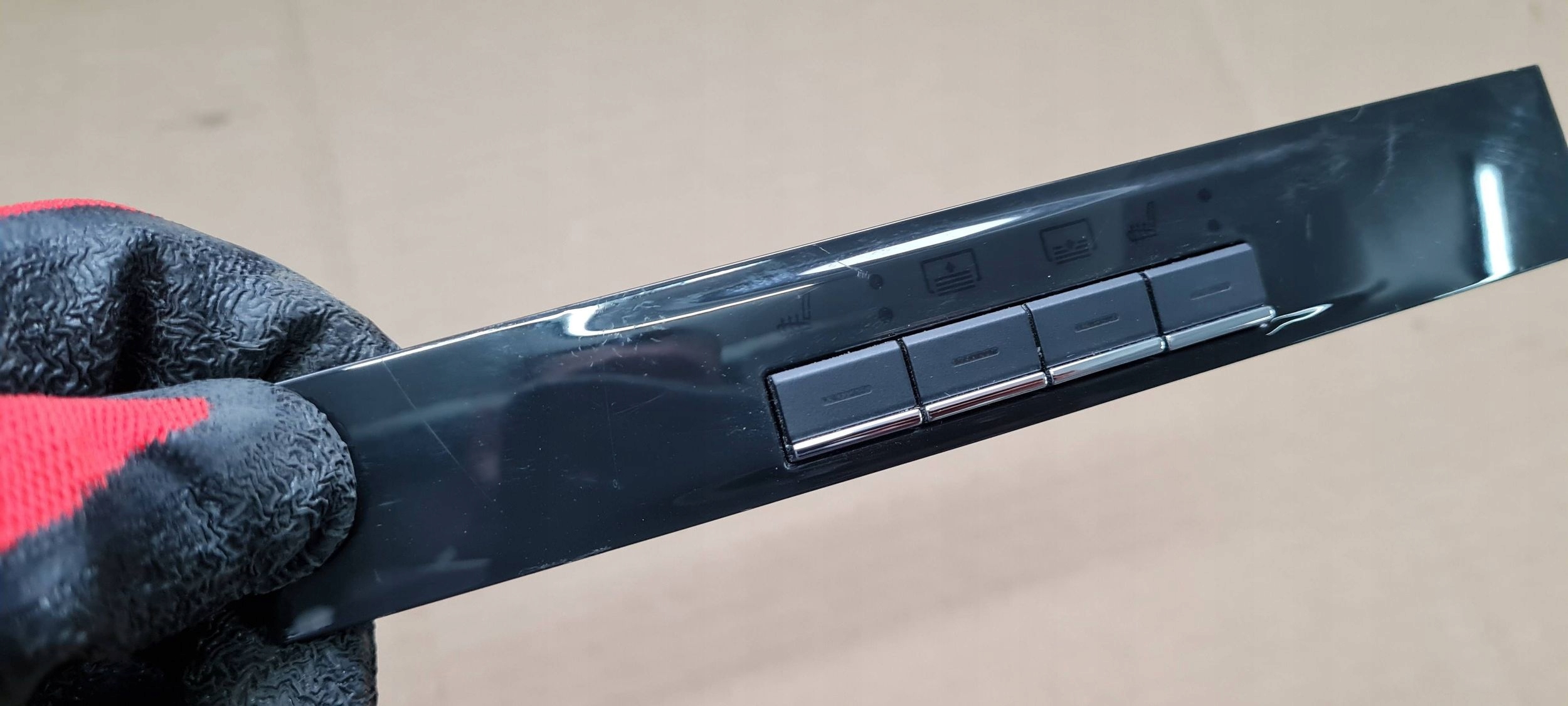 Maserati Quattroporte VI PANEL running board PRZYCISKOW springing 670013678