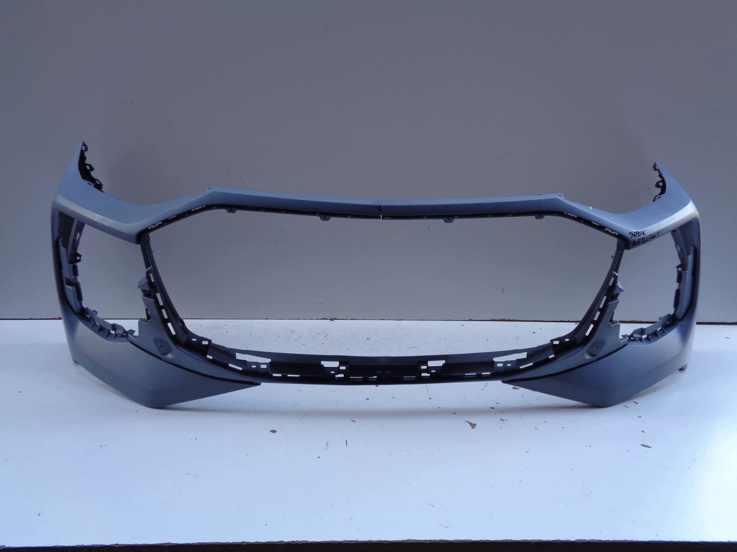 NO-WY-- front bumper AUDI Q6 E-TRON 85H NR 54055