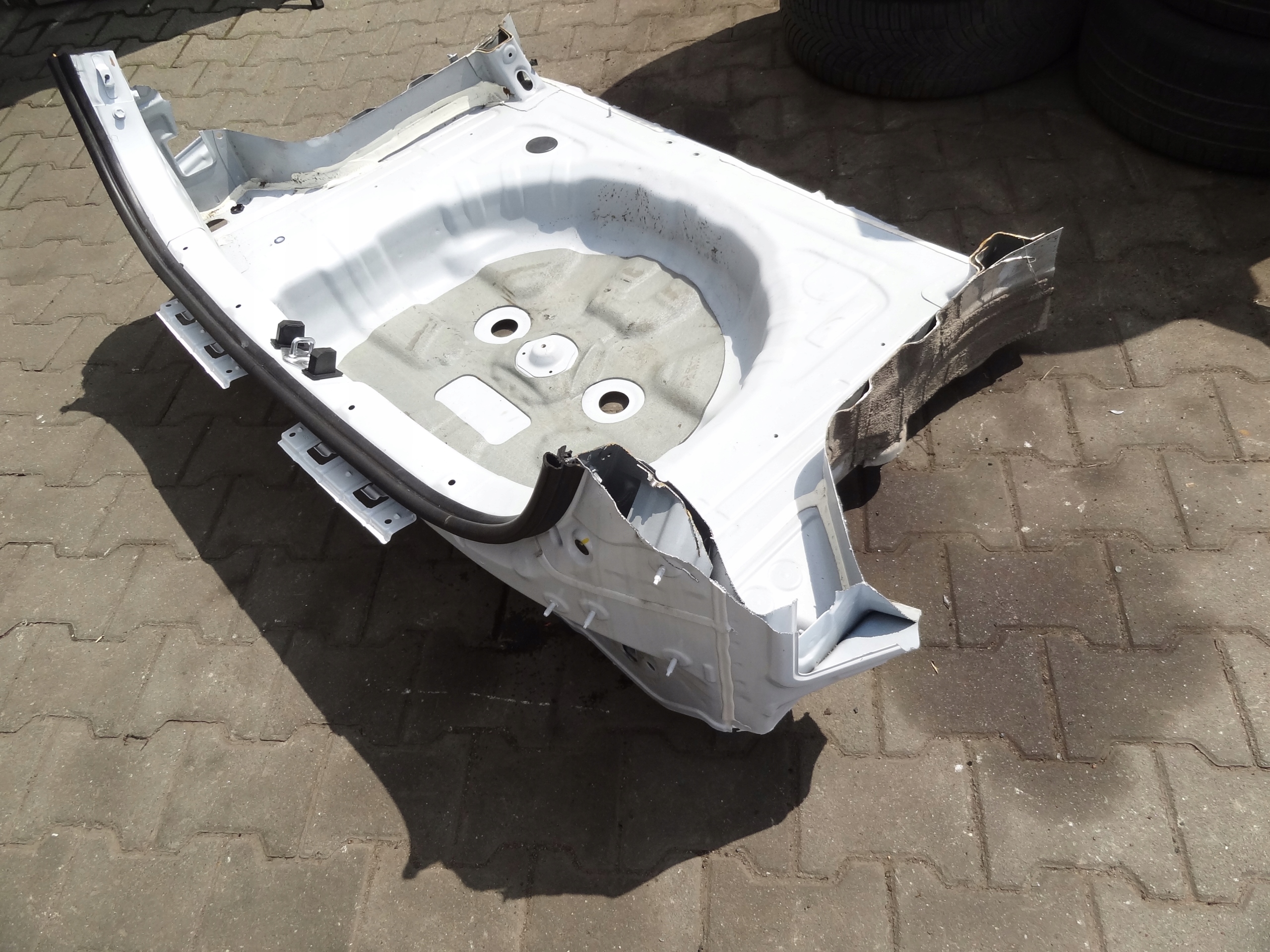 KIA CEED III 2023 LIFT HATCHBACK PAS TYLNY Z PODLOGA SCIANA TYLNA ORYGINAL Typ samochodu Samochody osobowe