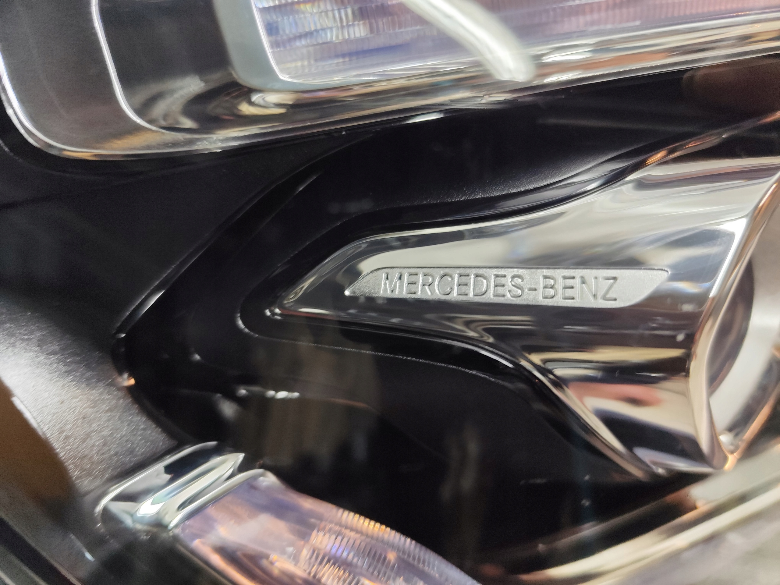 MERCEDES GLB 247 light LED PERFORMANCE front right left DEMONTAZ
