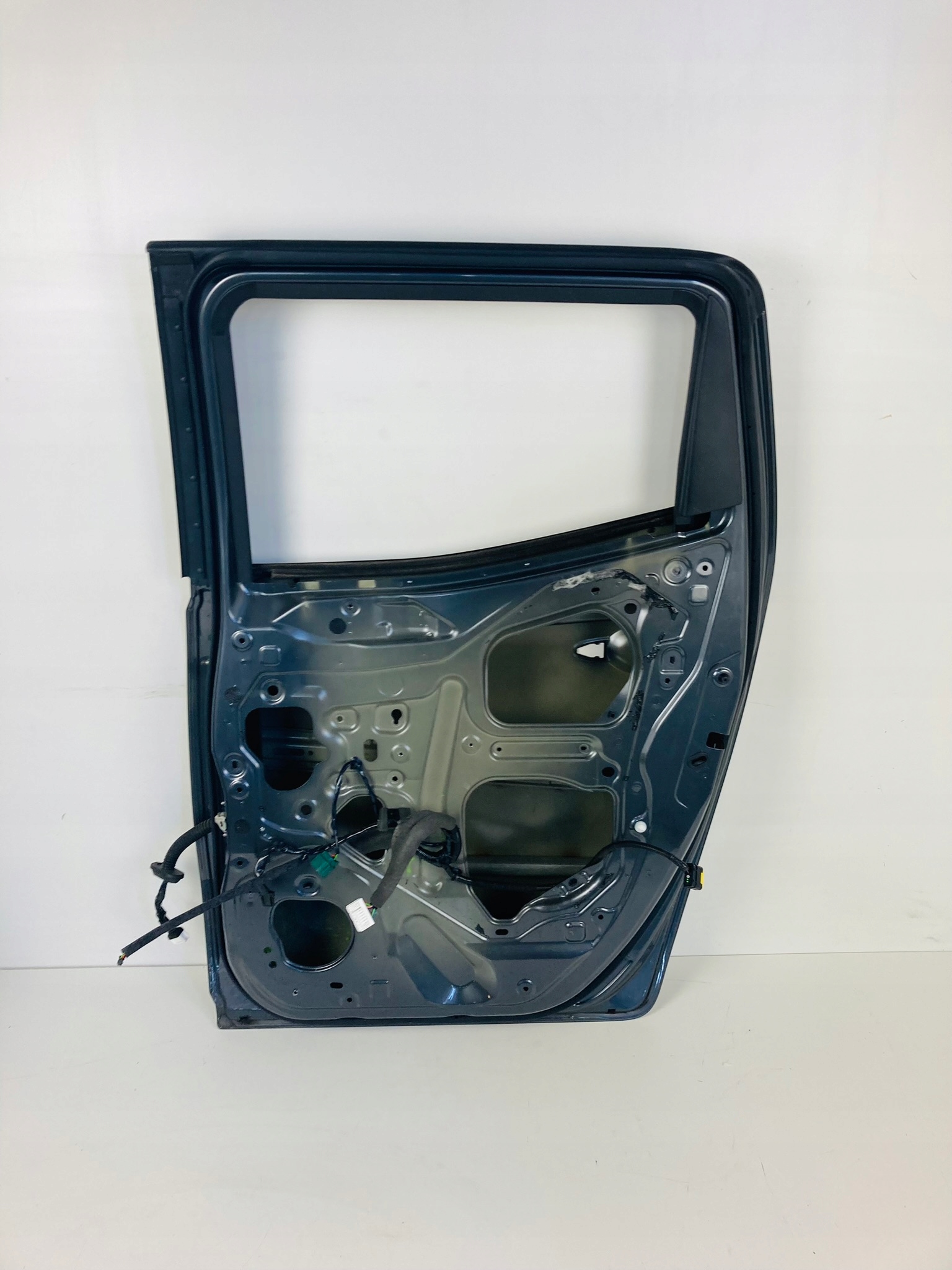 MERCEDES X-KLASA W470 door right rear part nice 7259