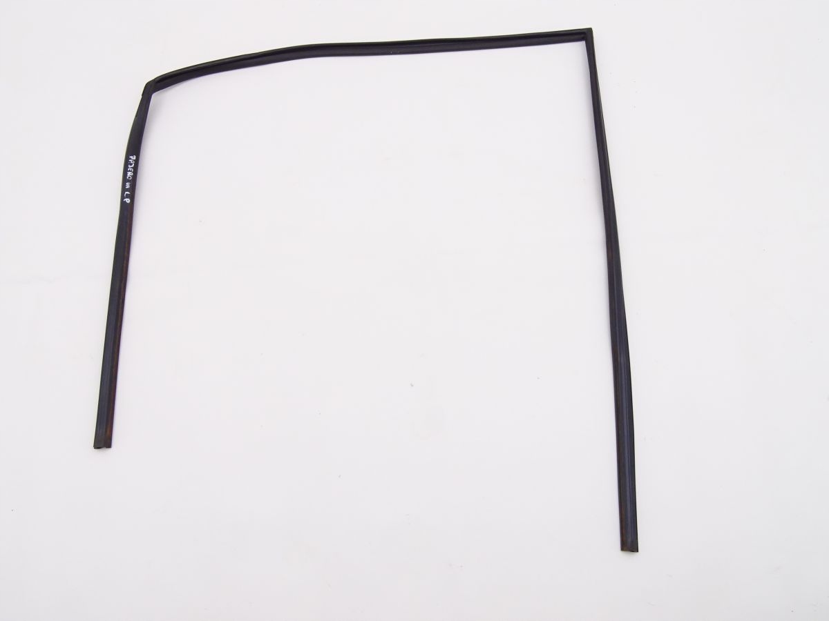 MITSUBISHI PAJERO III 99-06 USZCZELKA SZYBY DRZWI LEWY PRZÓD