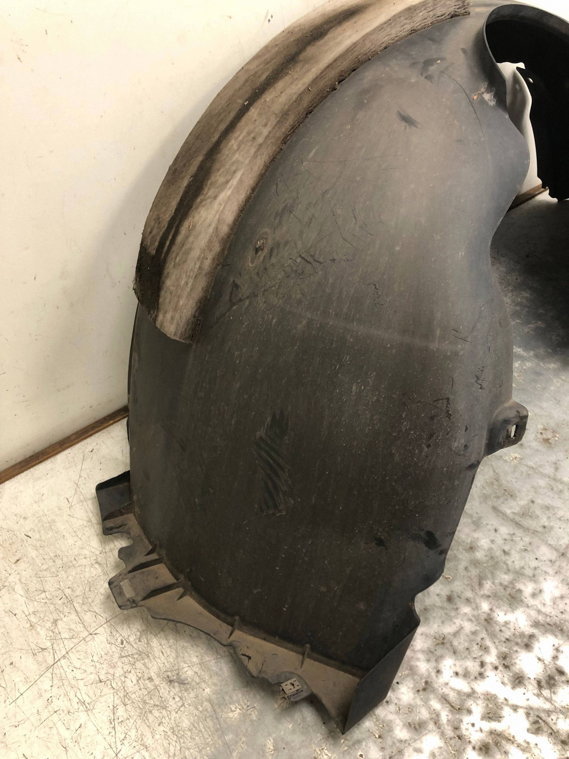 podblatník levý předek VW GOLF VII KOMBI 5G0805977C