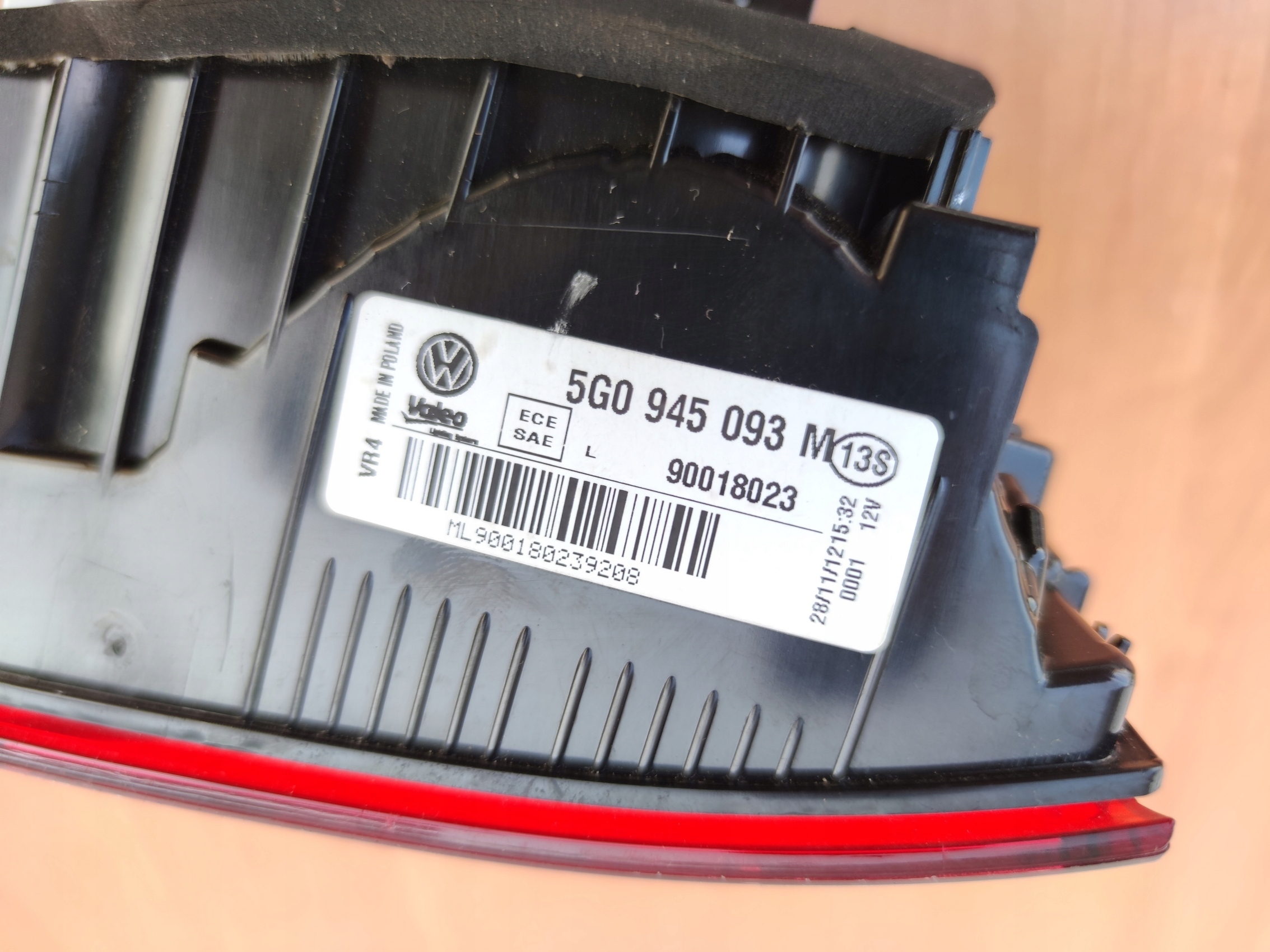 VW GOLF VII 7 5G HB left light to the bonnet rear part BDB