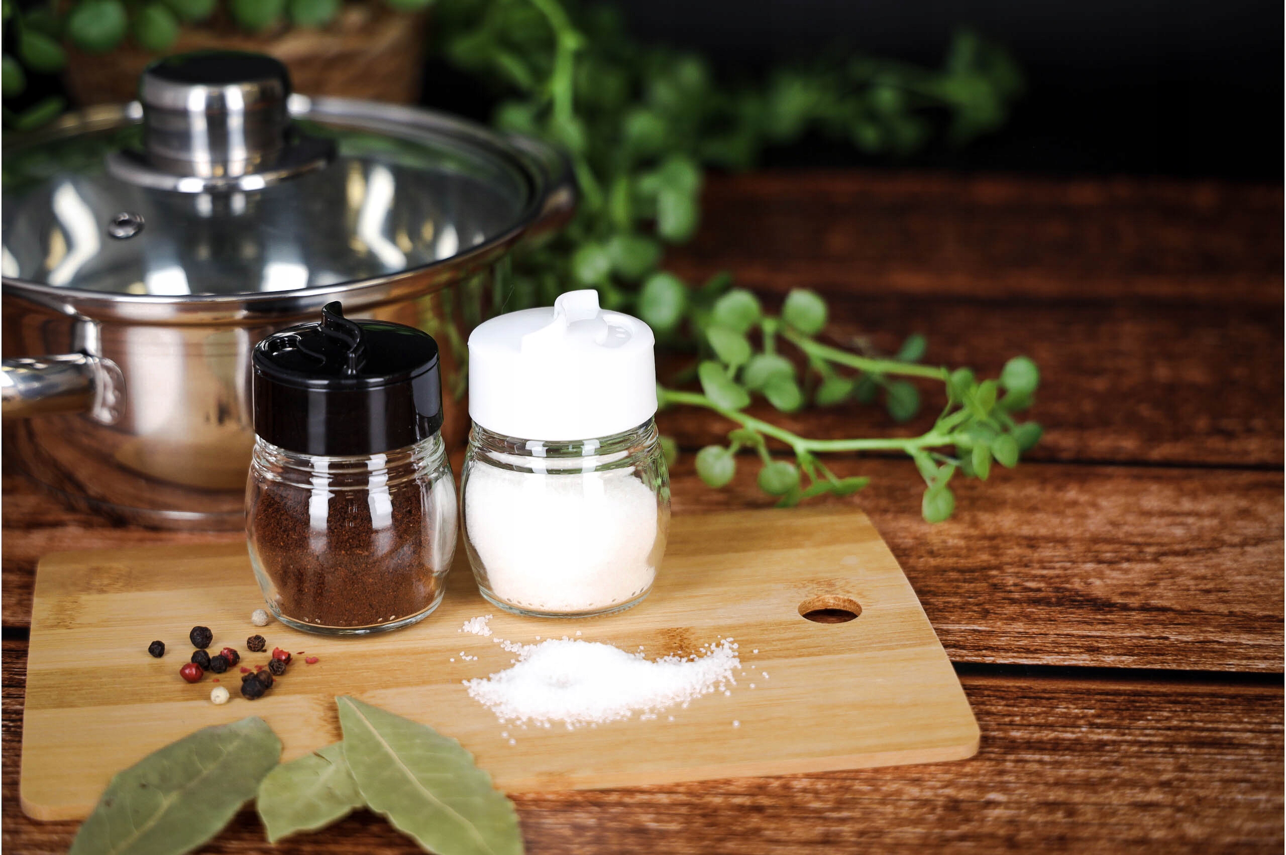 SOLNICZKA PIEPRZNICZKA KOMPLET SZKLANA SOLNICZKA I PIEPRZNICZKA KLASYCZNE Liczba elementów w zestawie 2