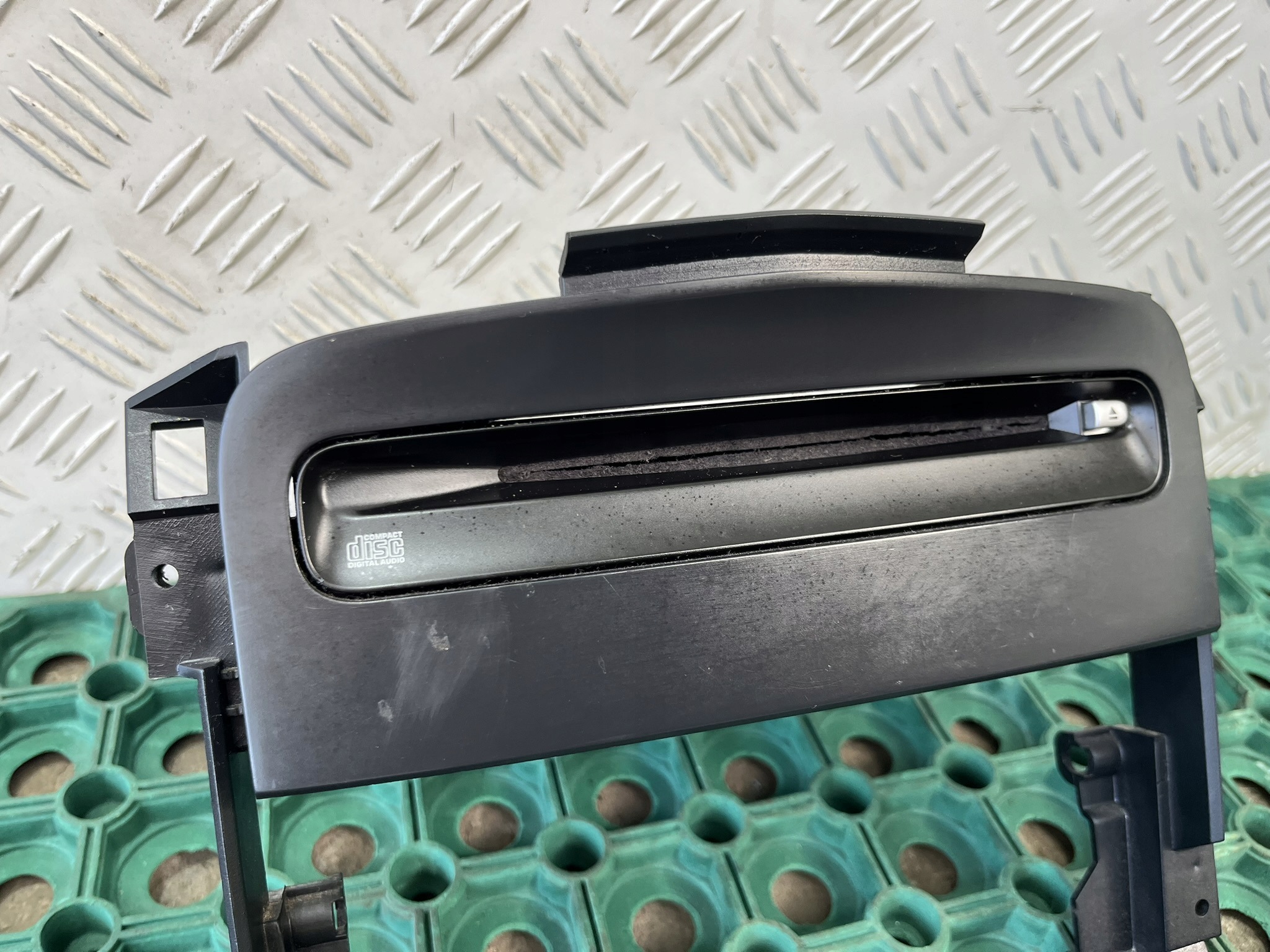 NISSAN PRIMERA P12 02- PANEL player changer CD 28185BA010 original