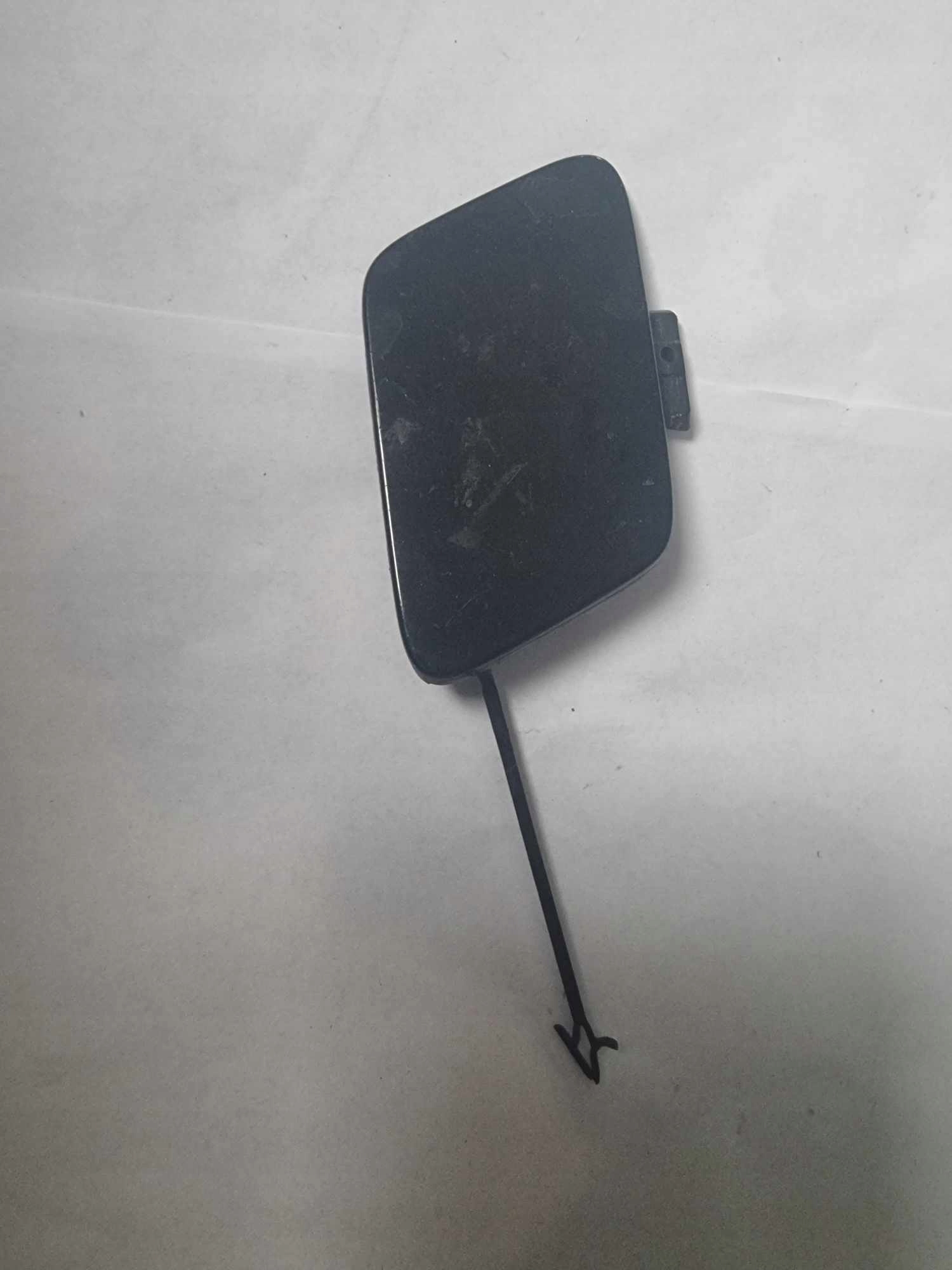 AUDI A4 B9 Abschleppöse der Stoßstange vorne 8W0807241