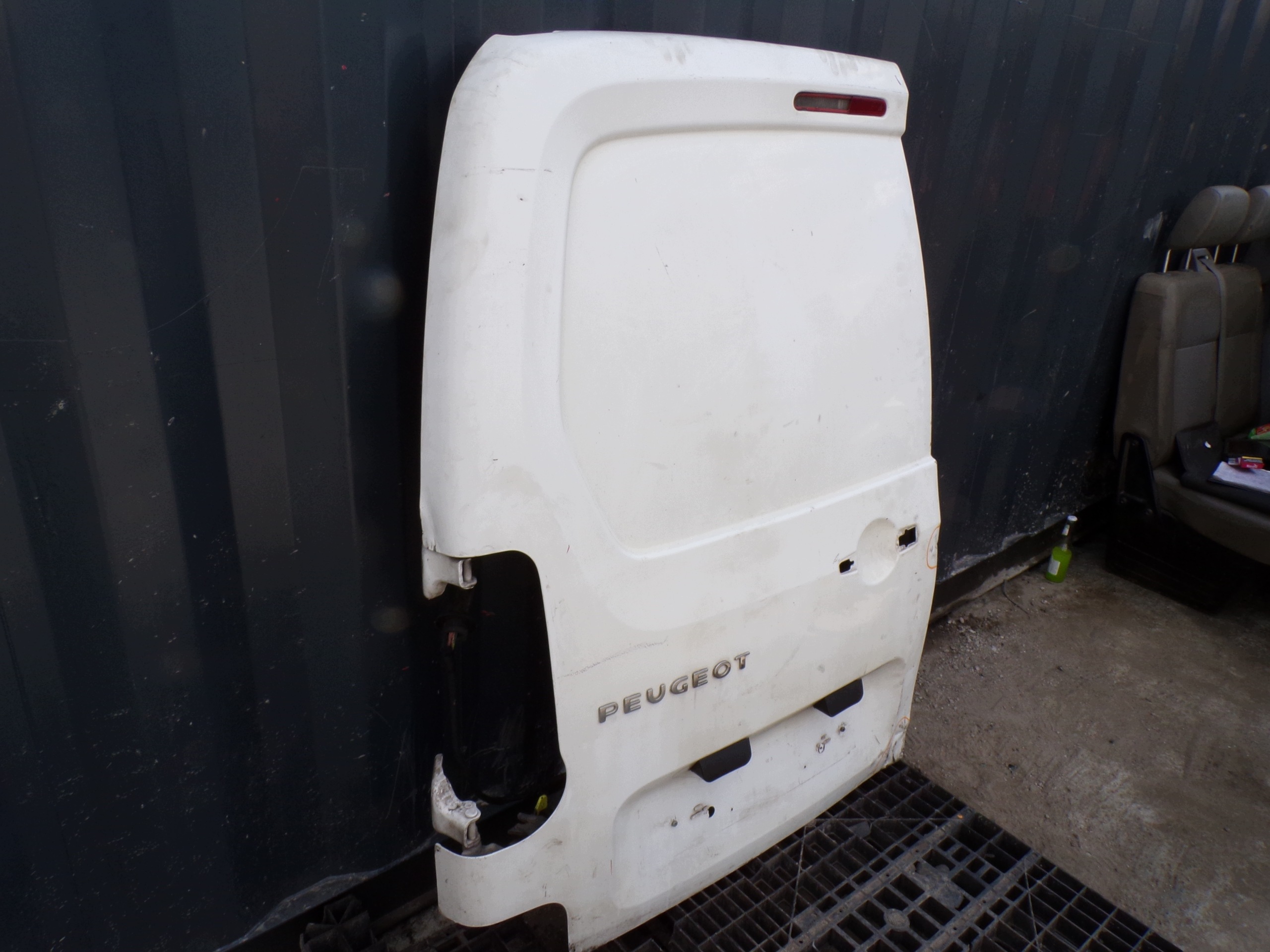 door left rear. rear part PEUGEOT PARTNER (R1)