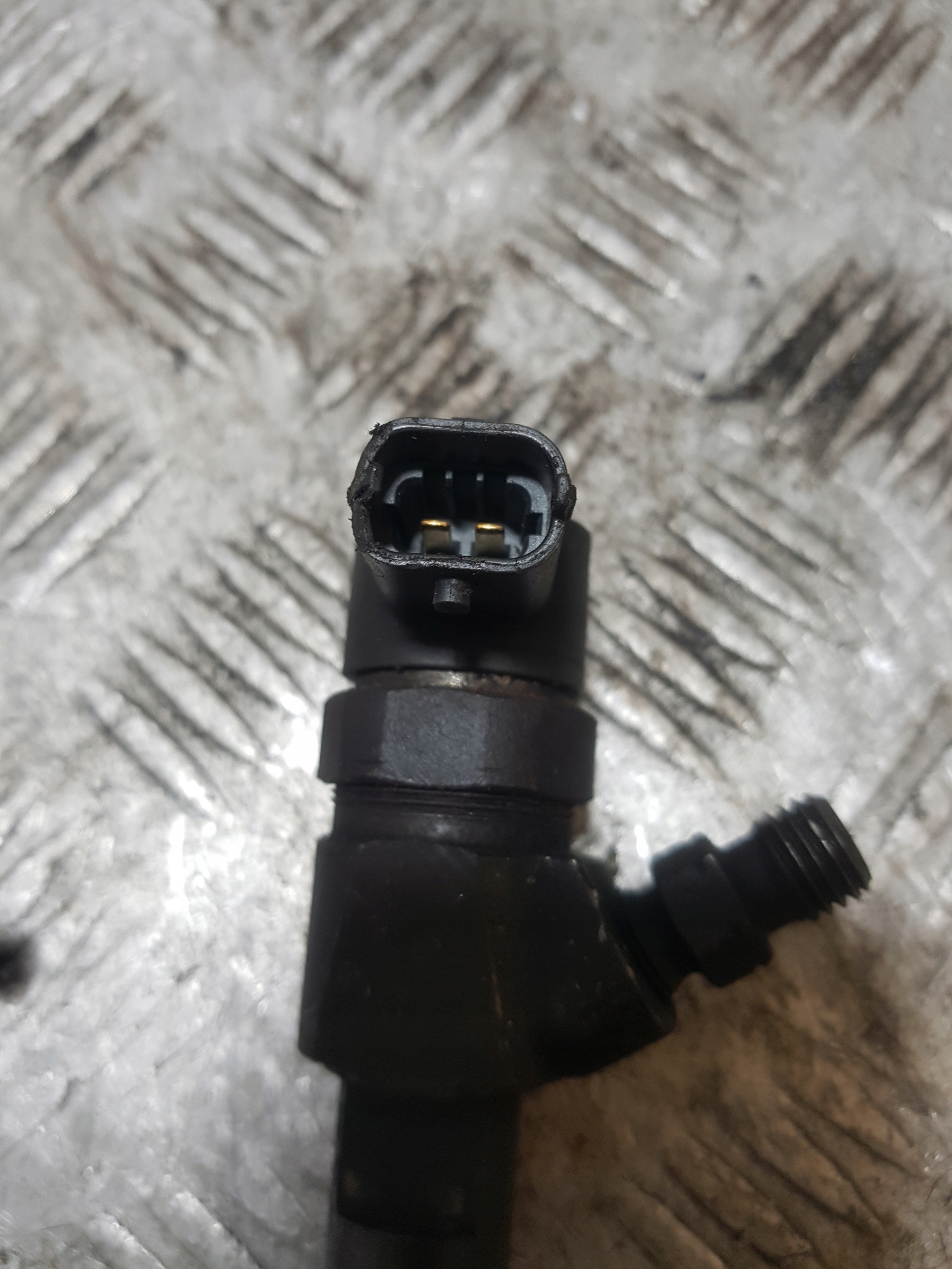 nozzle injector OPEL INSIGNIA 0445110327