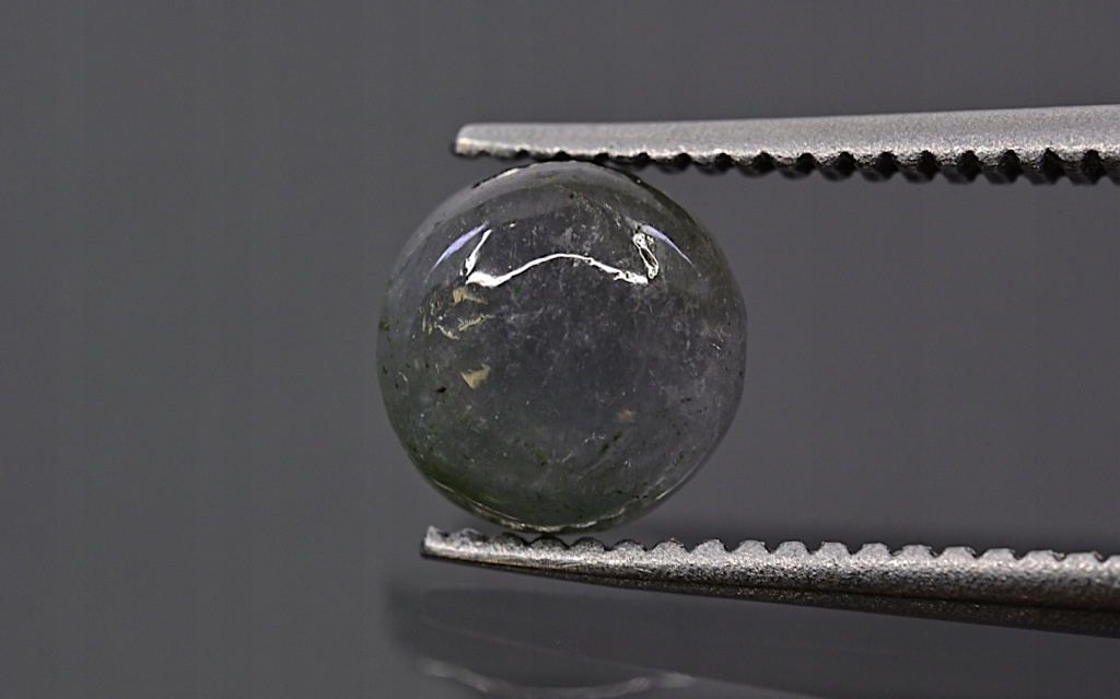 Turmalín kulatý kabošon fi 5,8 mm