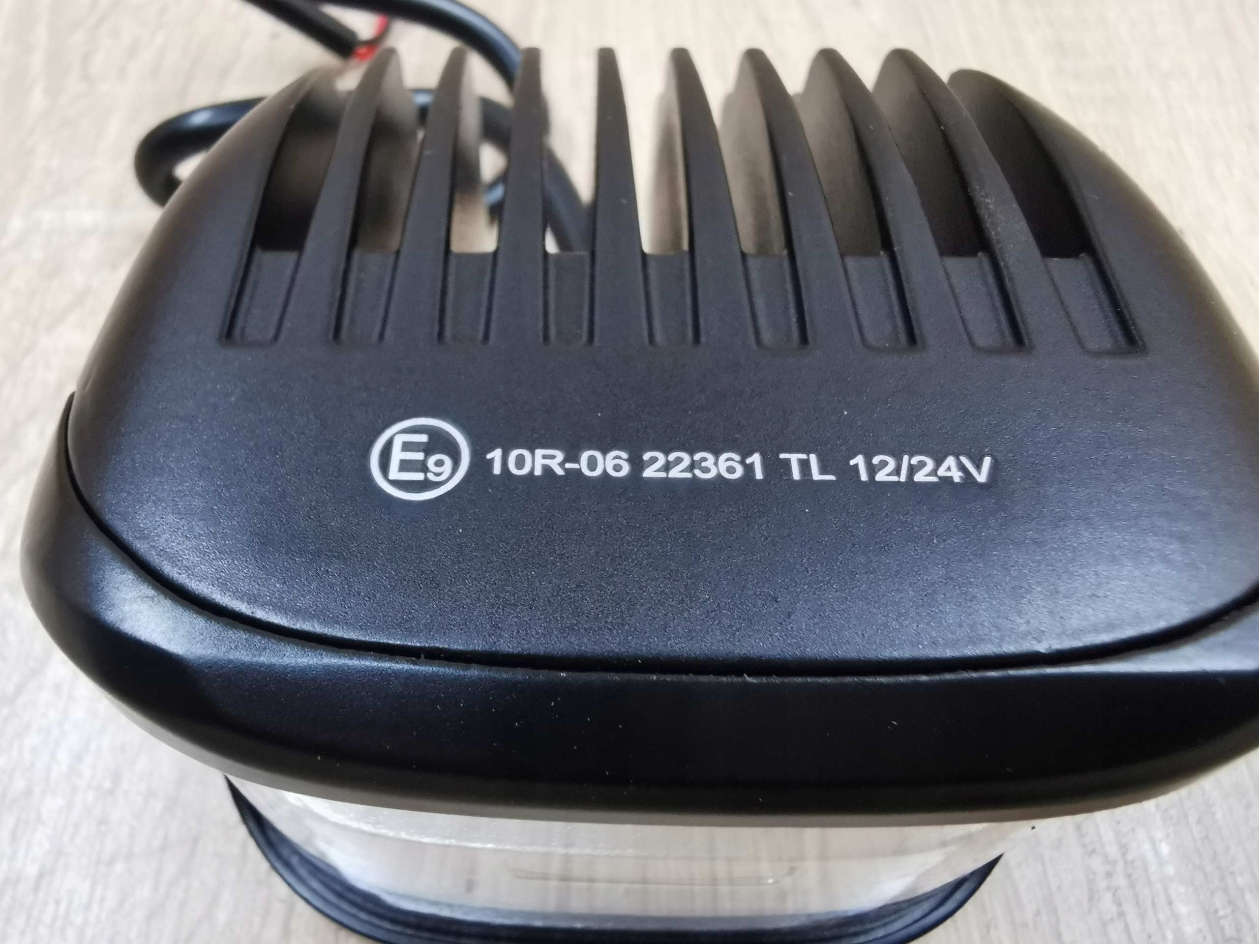 Lampa robocza 8x LED 12 24V wlacznik 27W 1608LM Light Source LED