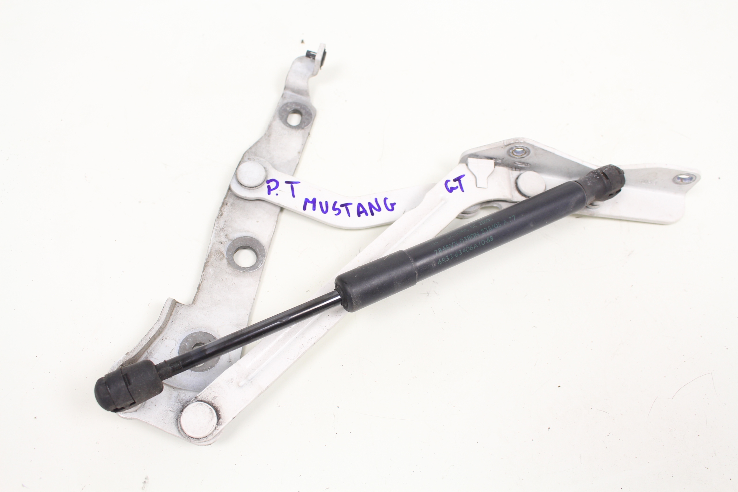 ПЕТЛЯ ЗАКРИЛКА ПРАВА FORD MUSTANG GT 05-