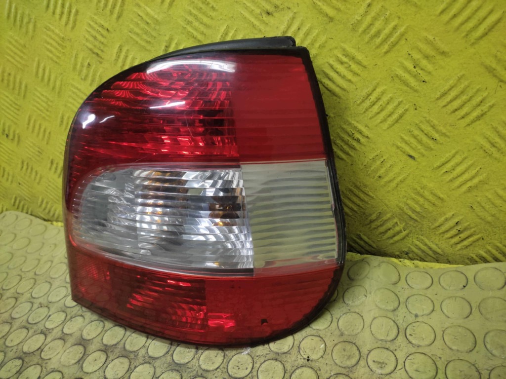 RENAULT SCENIC and LIFT light right rear part