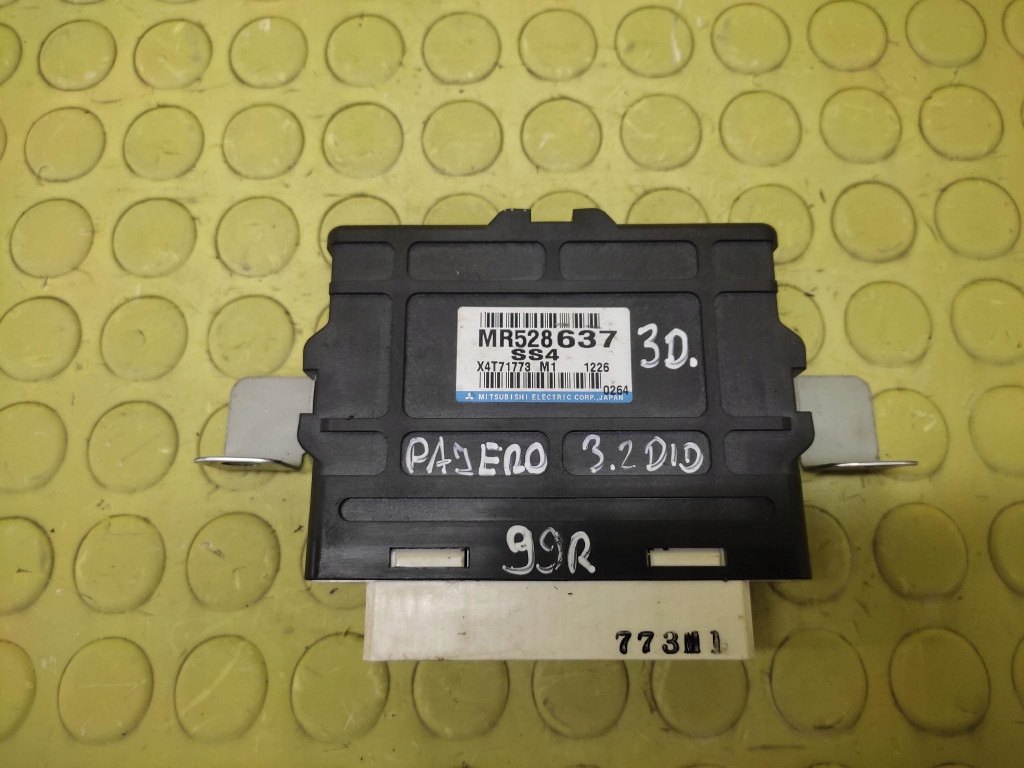 MITSUBISHI PAJERO 3 Centralina modulo cambio MR528637