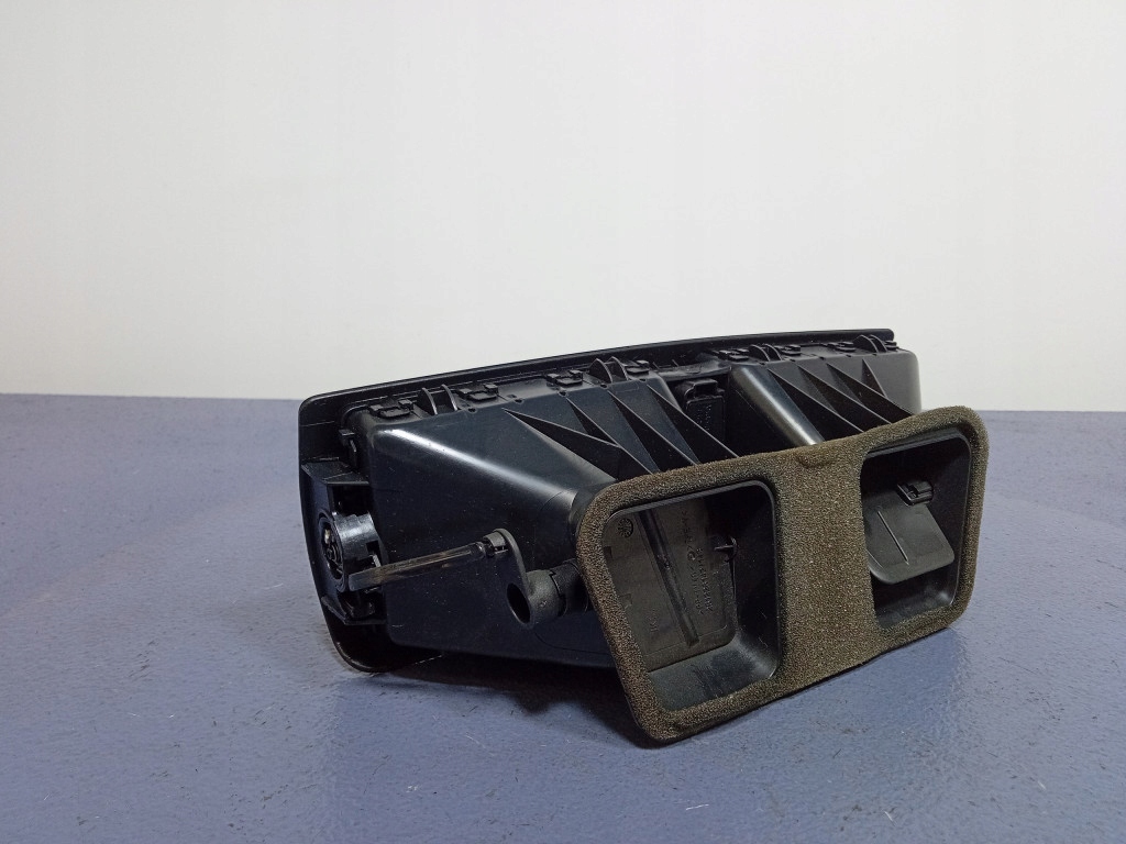 BMW 1 E81 E87 KRATKA NAWIEWU ŚRODKOWA 7059189 Numer katalogowy części 7059189