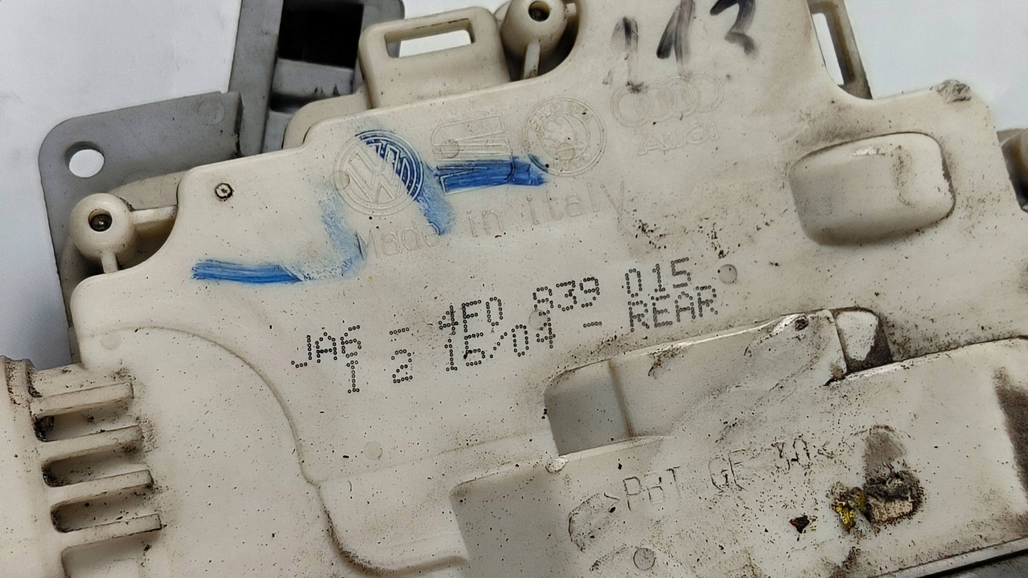 lock door left rear part 4F0839015 AUDI A6 C6