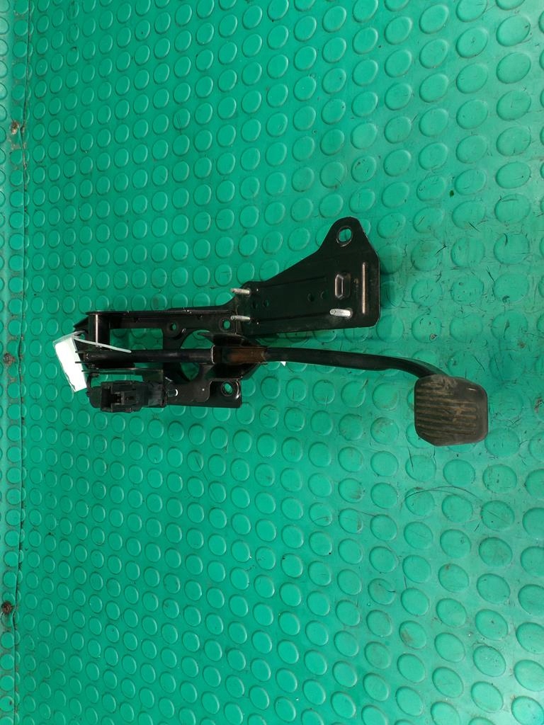 VOLVO V50 PEDAŁ HAMULCA 4N51-2467-CC