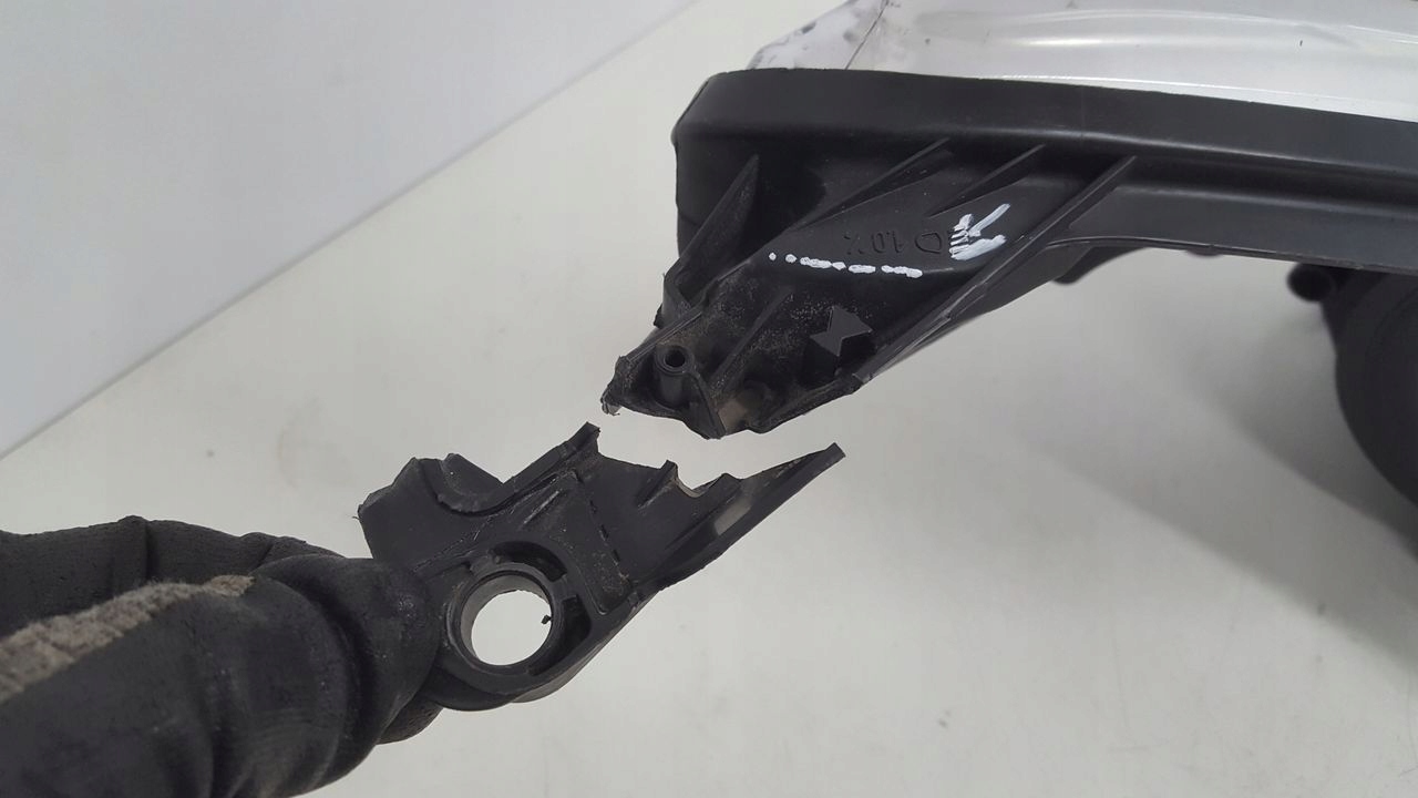 light front front left Peugeot 207