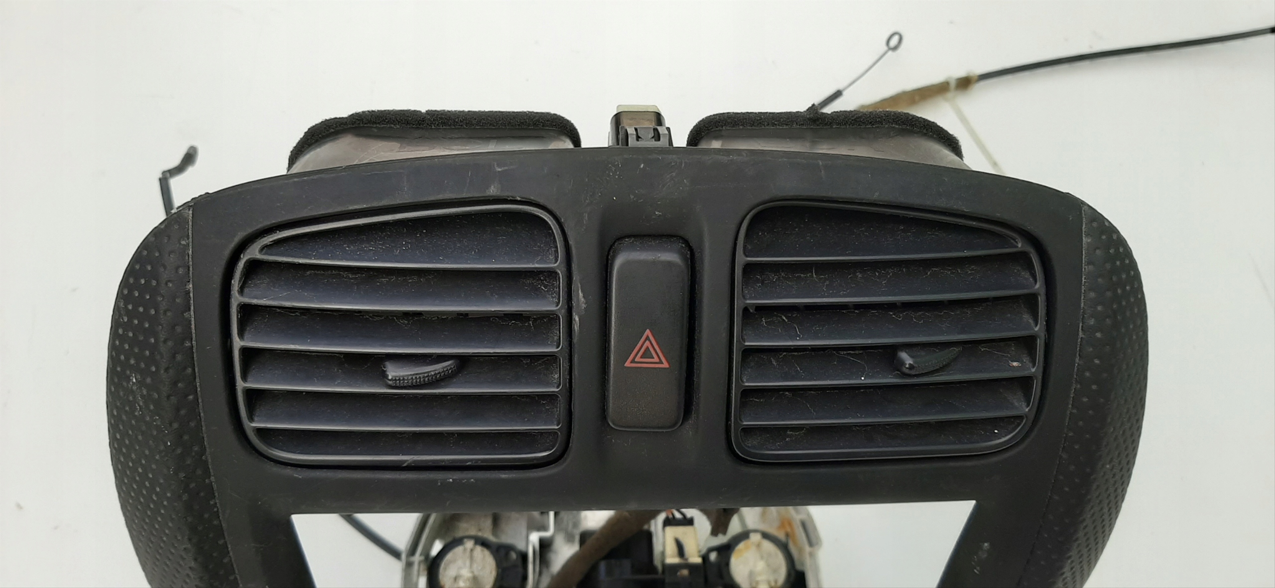 рамка консоли mazda 323F BJ