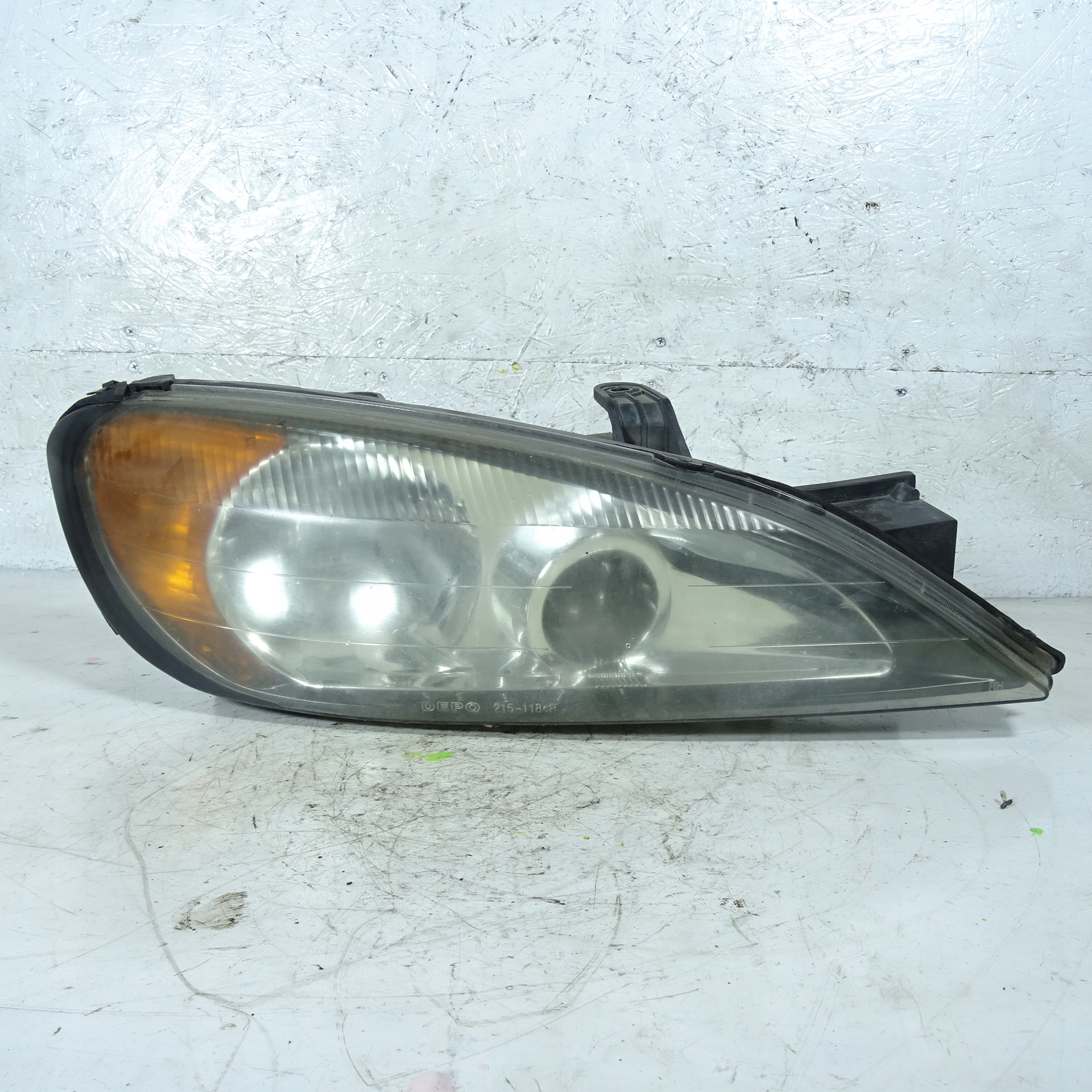 NISSAN PRIMERA P11 REFLEKTOR right 40-215-1184R-ND
