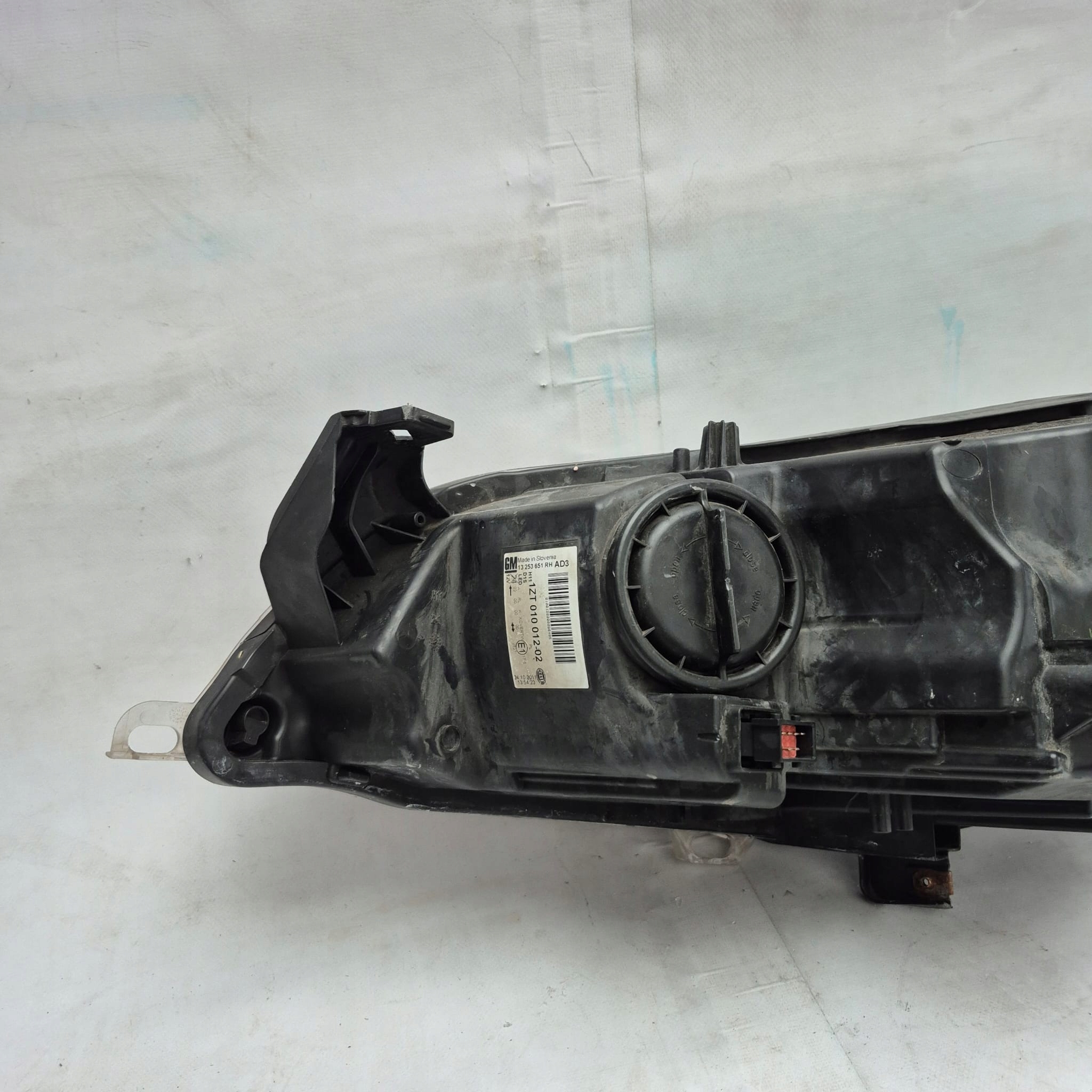 OPEL ASTRA IV J 09- light right front front XENON LED 13253651