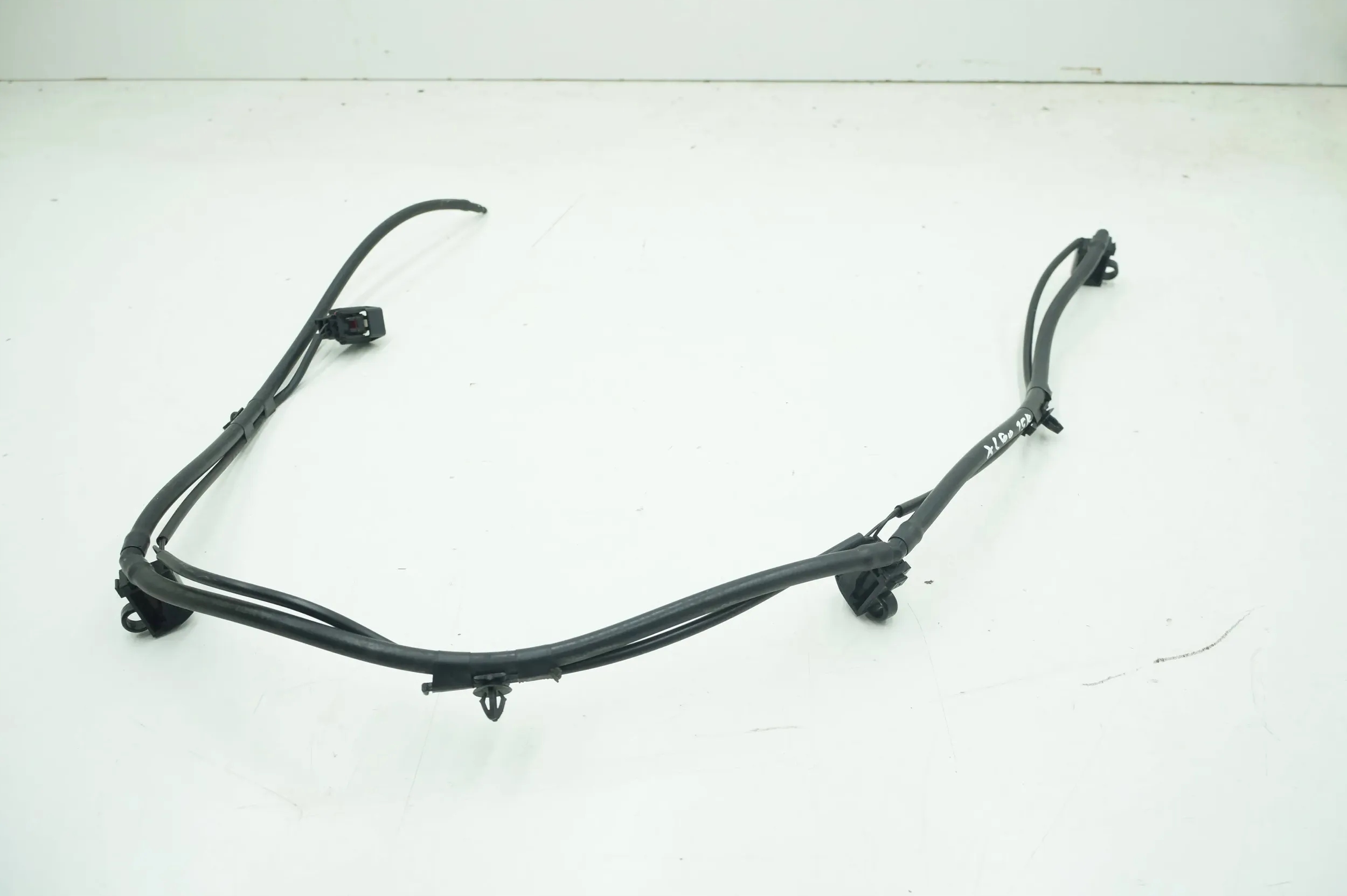 PRZEWÓD WIĄZKA SPRYSKIWACZY PODGRZEWANE DYSZE MASKI Volvo XC60 2015