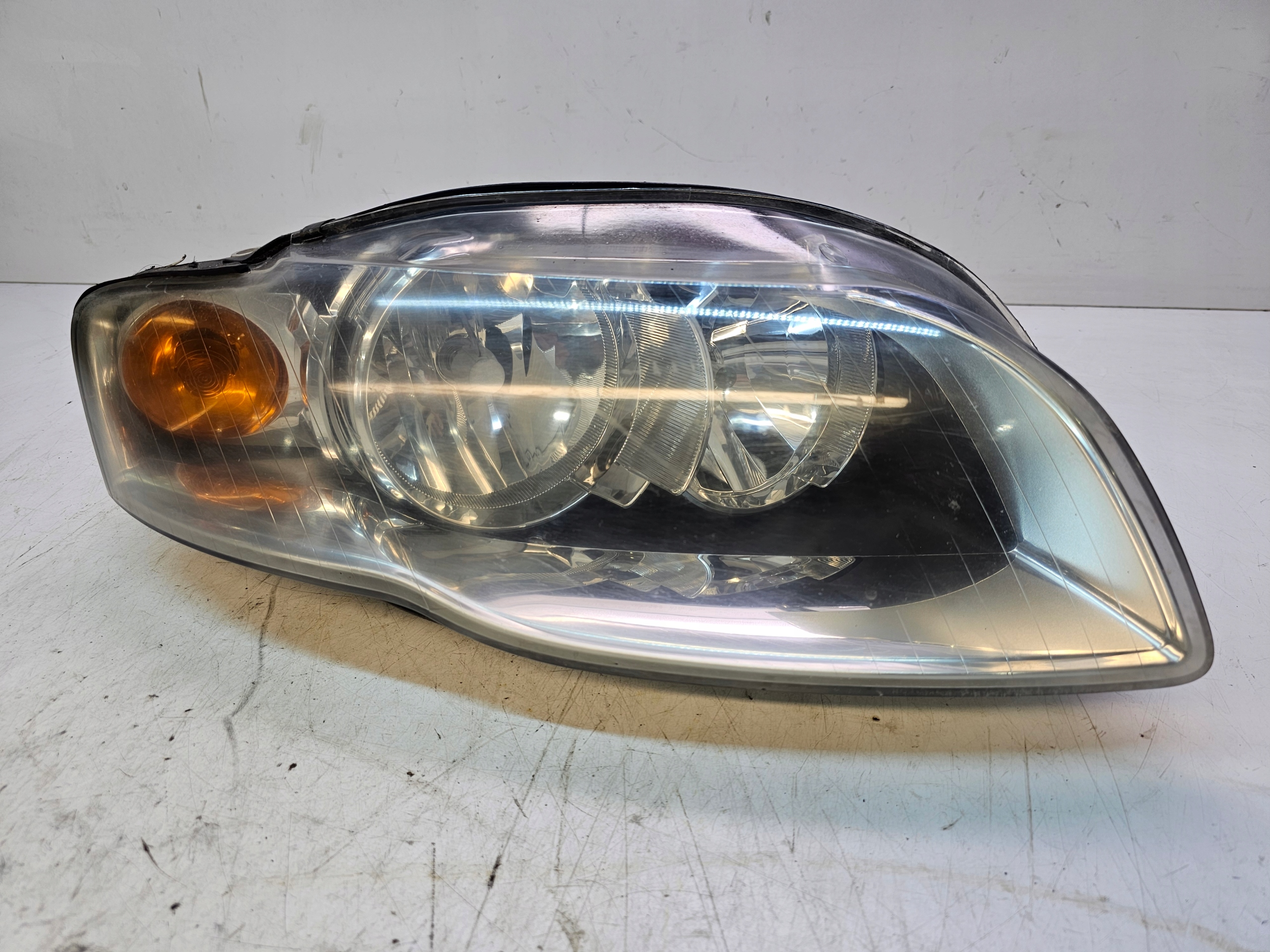 REFLEKTOR right AUDI A4 B7 8E0941004AJ EUROPA
