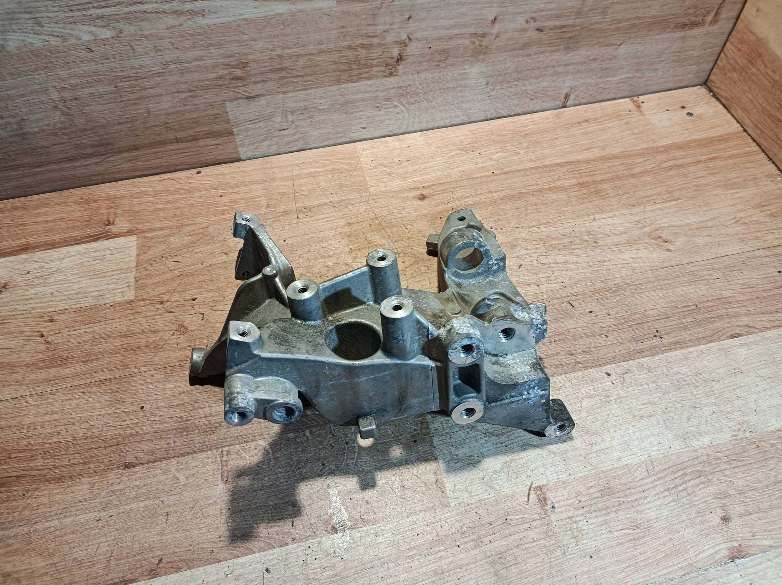 supporto alternatore PSA 1.6 HDI 9684613880