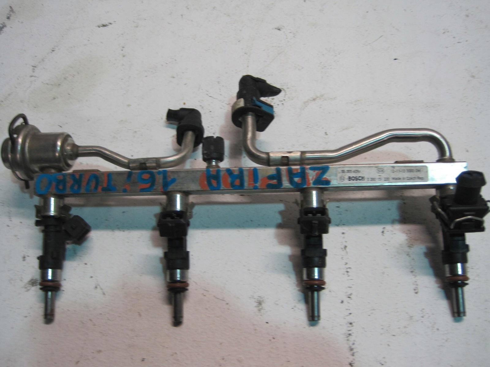 Rampe injection OPEL ZAFIRA B 1,6IT 55355609