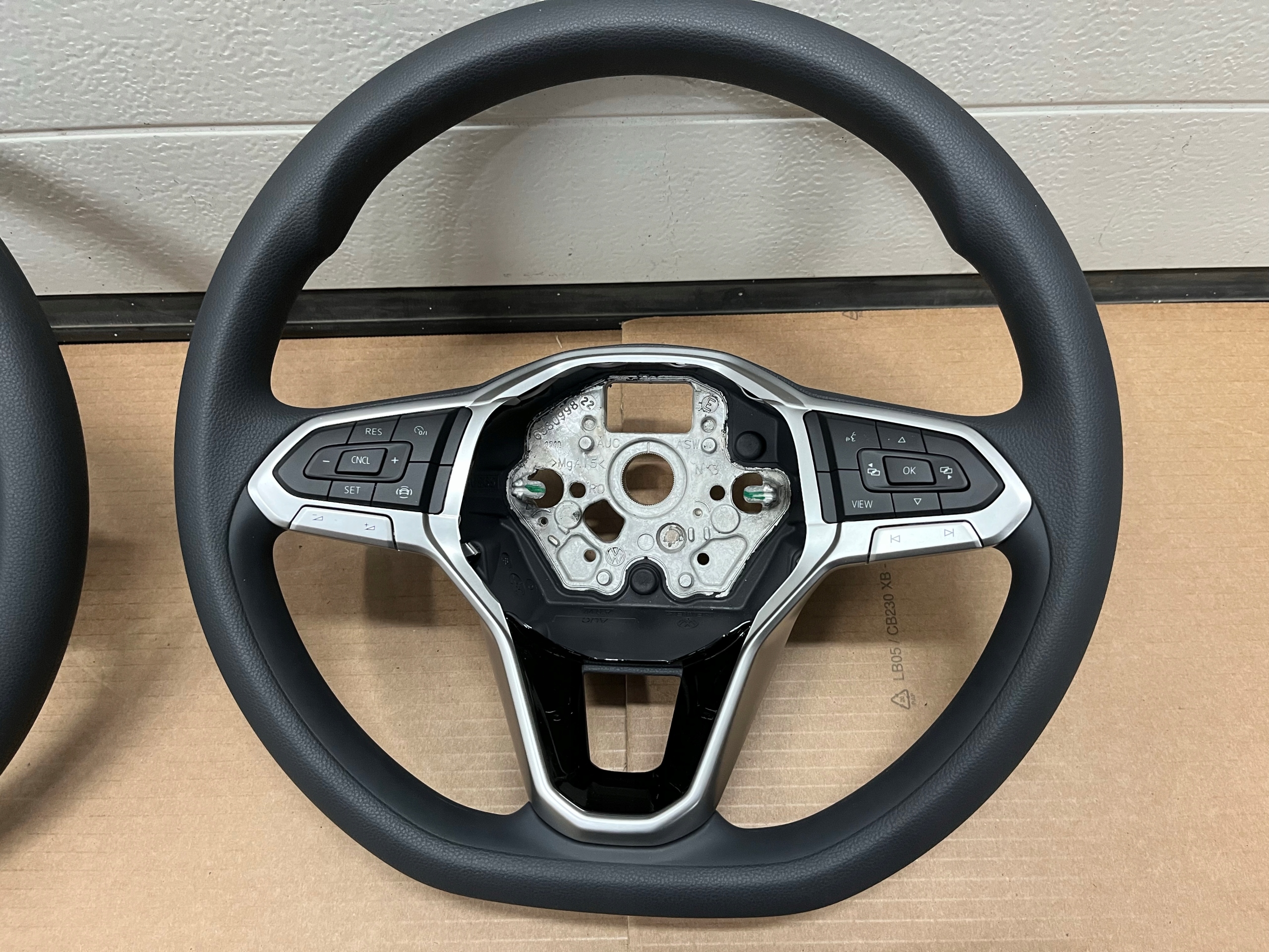 T6.1 T7 - Кермо VW CADDY 2K7 T6. 1 PASSAT B8 звичайний новий