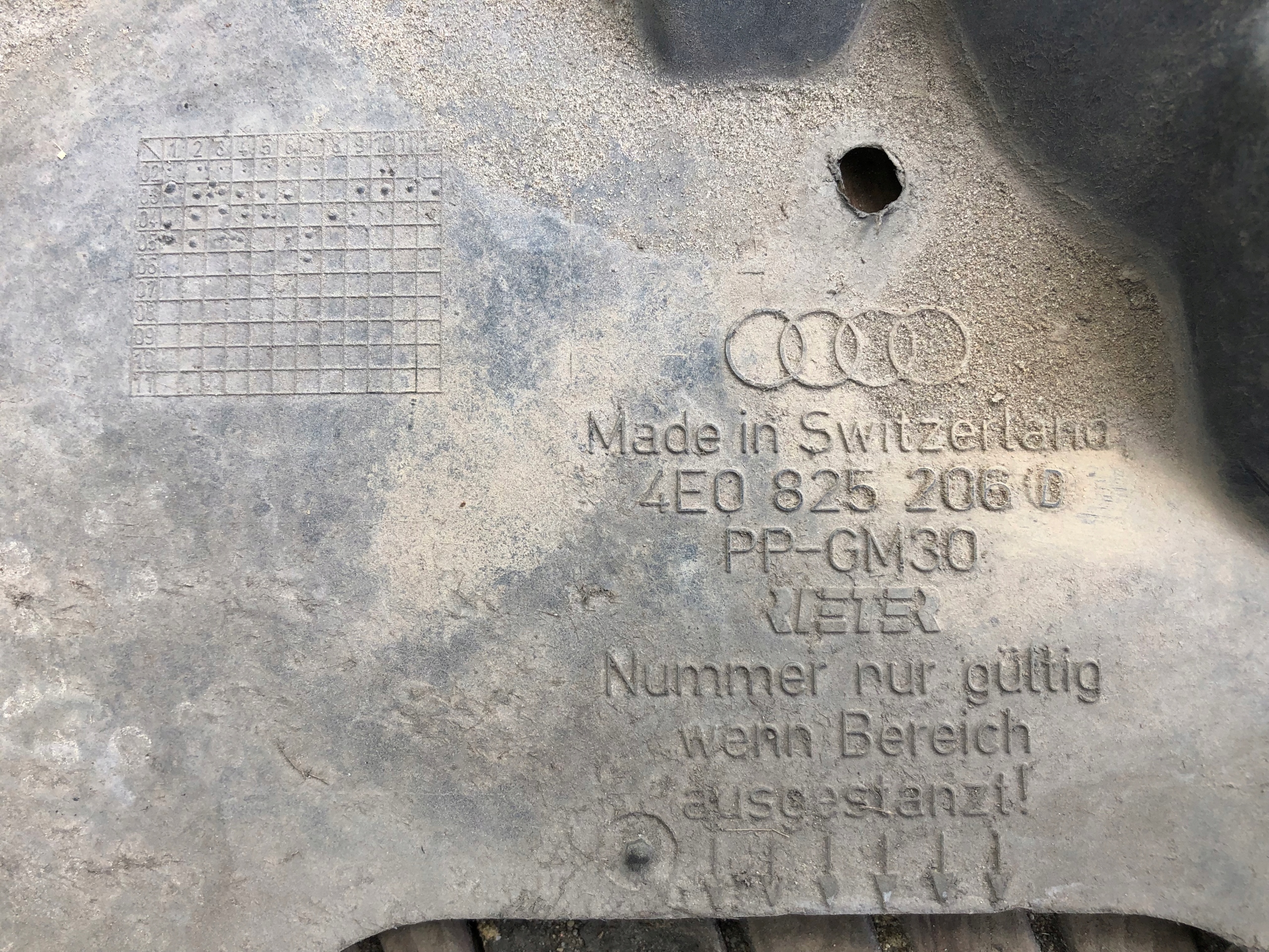 AUDI A8 D3 Blende Abdeckung abdeckung Unterfahrschutz rechts 4E0825206D