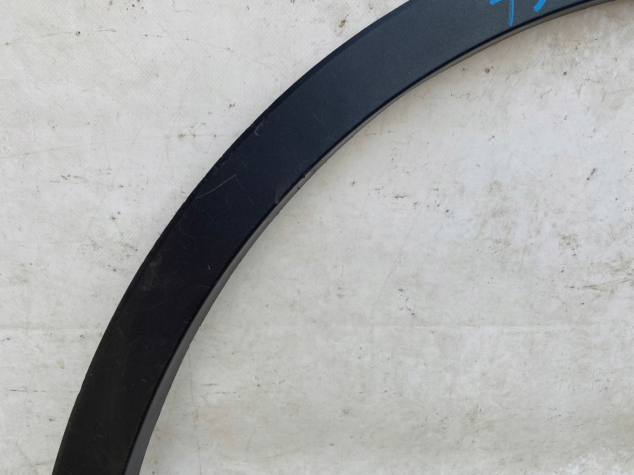 TESLA Y moulding for fender right front 1683860-00-A