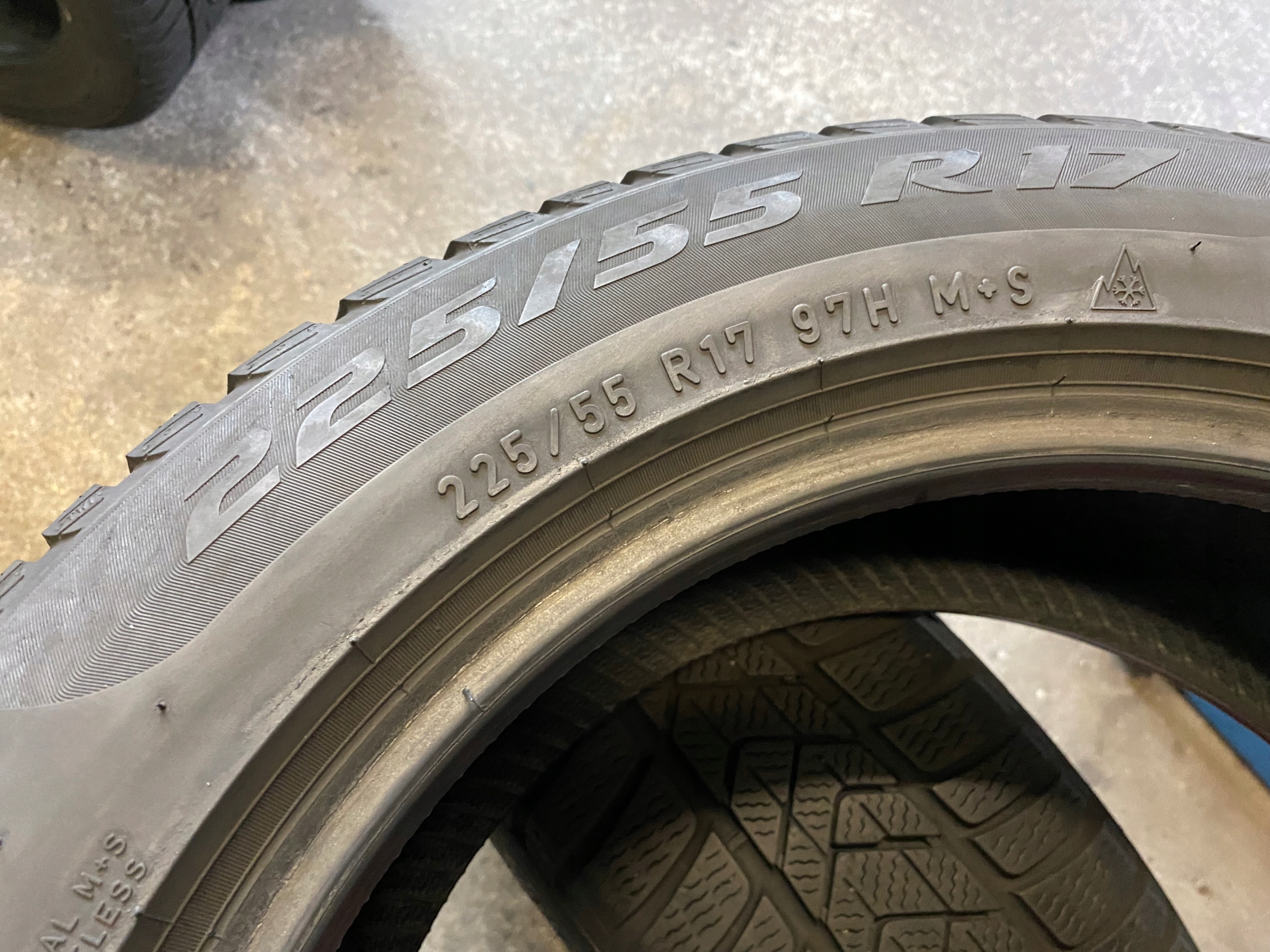 tyres winter 225/55R17 Pirelli Sottozero 3 Run Flat 6,5mm