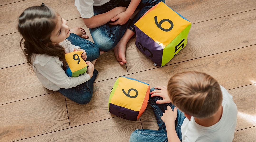 Kostka edukacyjna Cyfry 10cm miękka Bohater brak