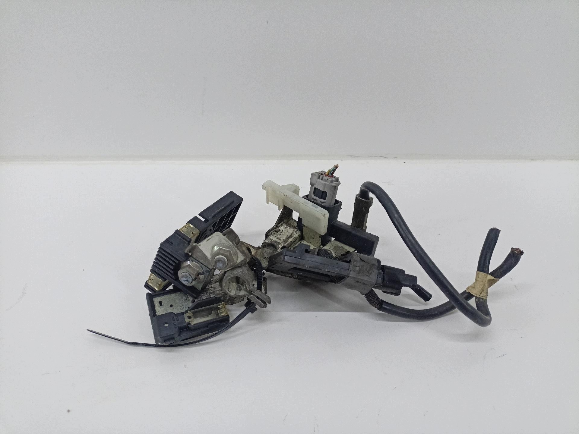 borne cable pôle négatif Mazda 3 2 BL 2010