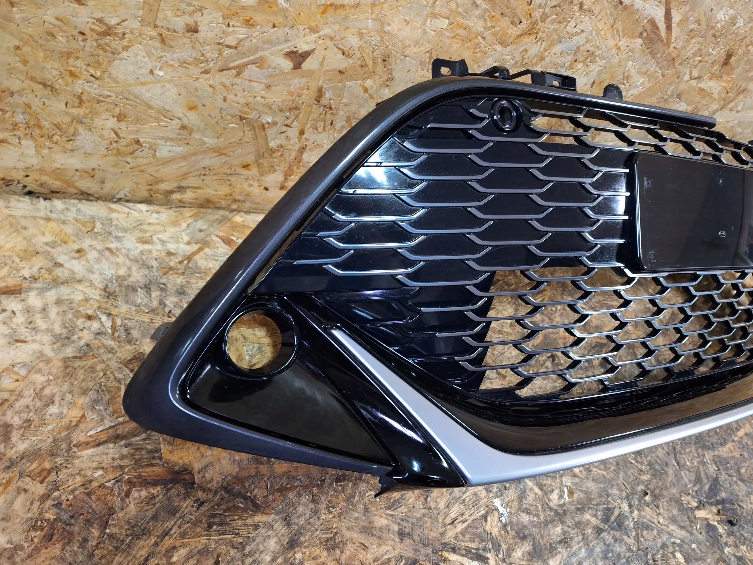 Atrapa grill zderzaka Toyota Corolla E21 GR 21- Typ samochodu Samochody osobowe