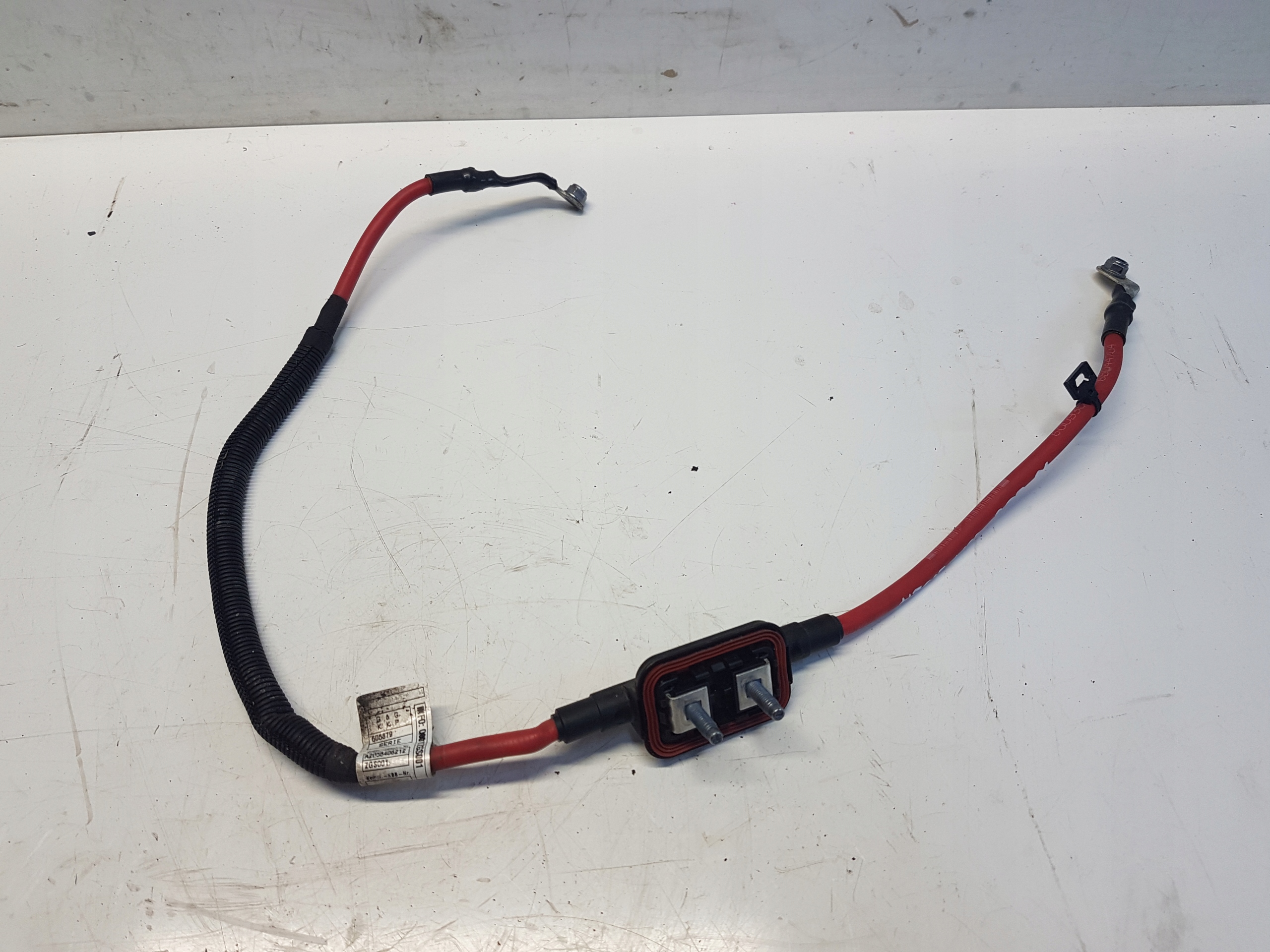 A2055406212 - MERCEDES W205 2.0 CGI Клема плюс ток