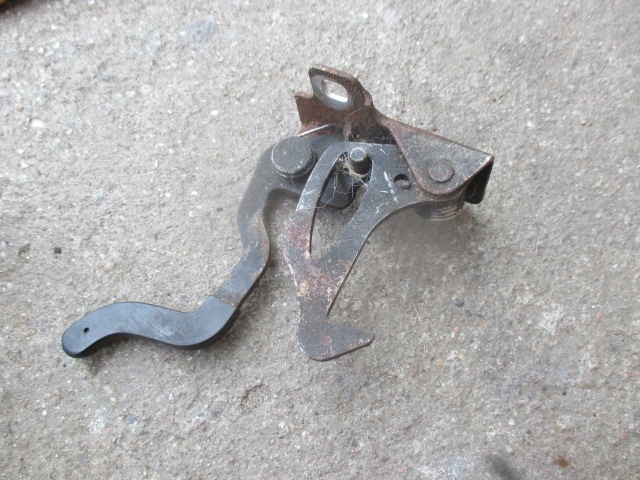 MERCEDES 123 W123 замок капота