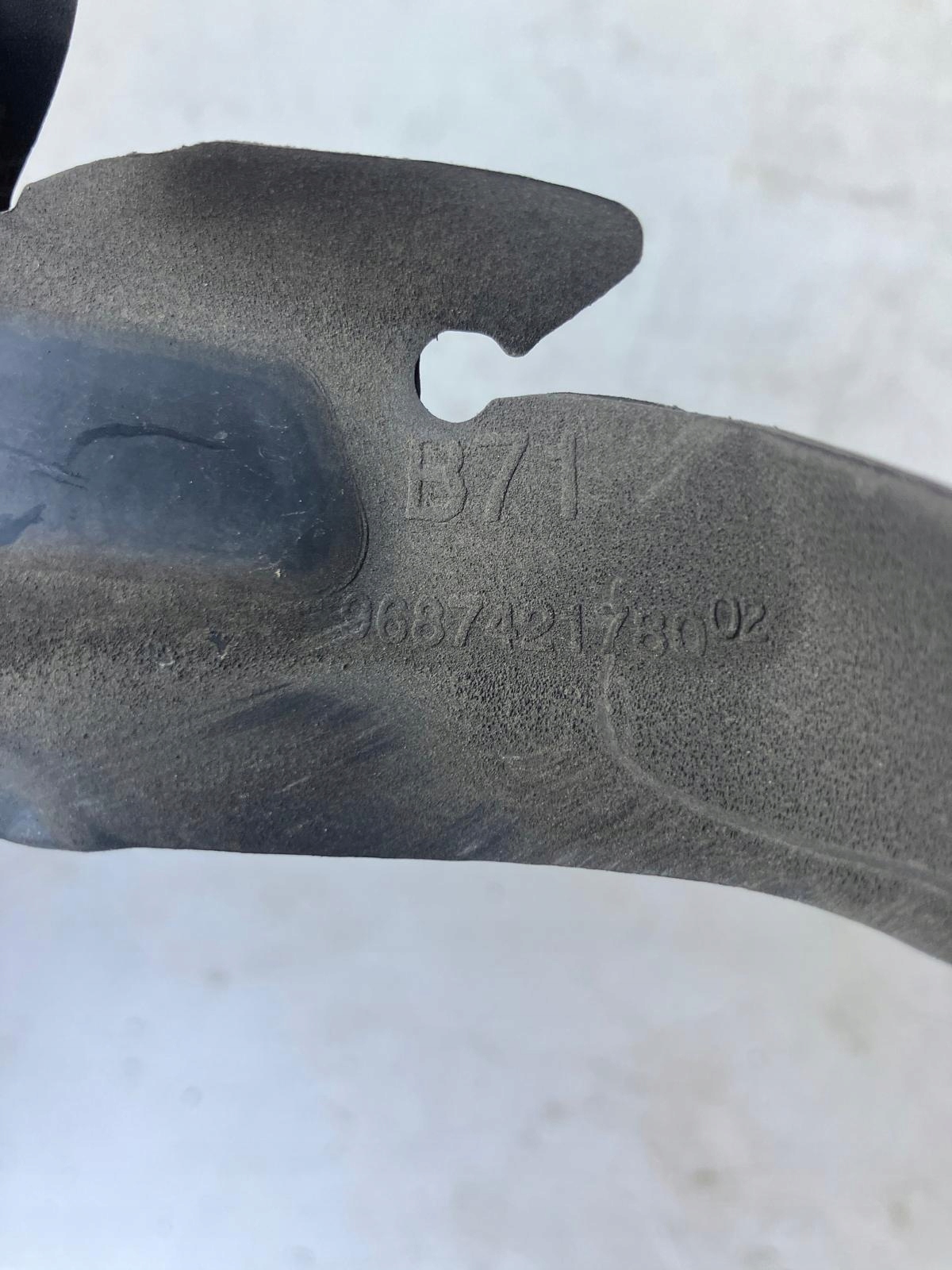 air duct air line left front CITROEN C4 II B7 9687421780