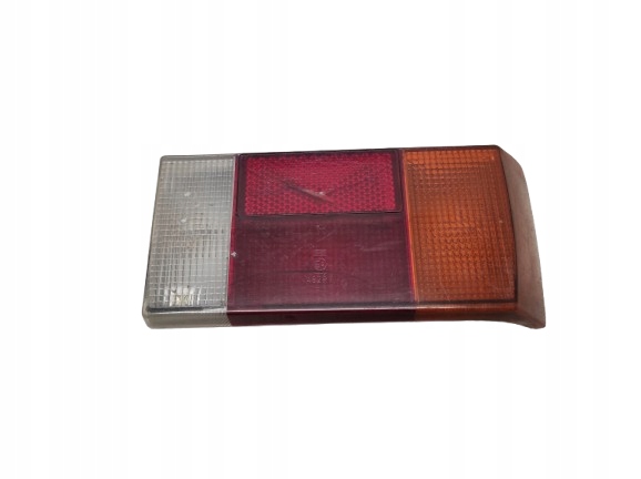 VW GOLF I 1 74-80 LAMPA PRAWA TYŁ 171945096