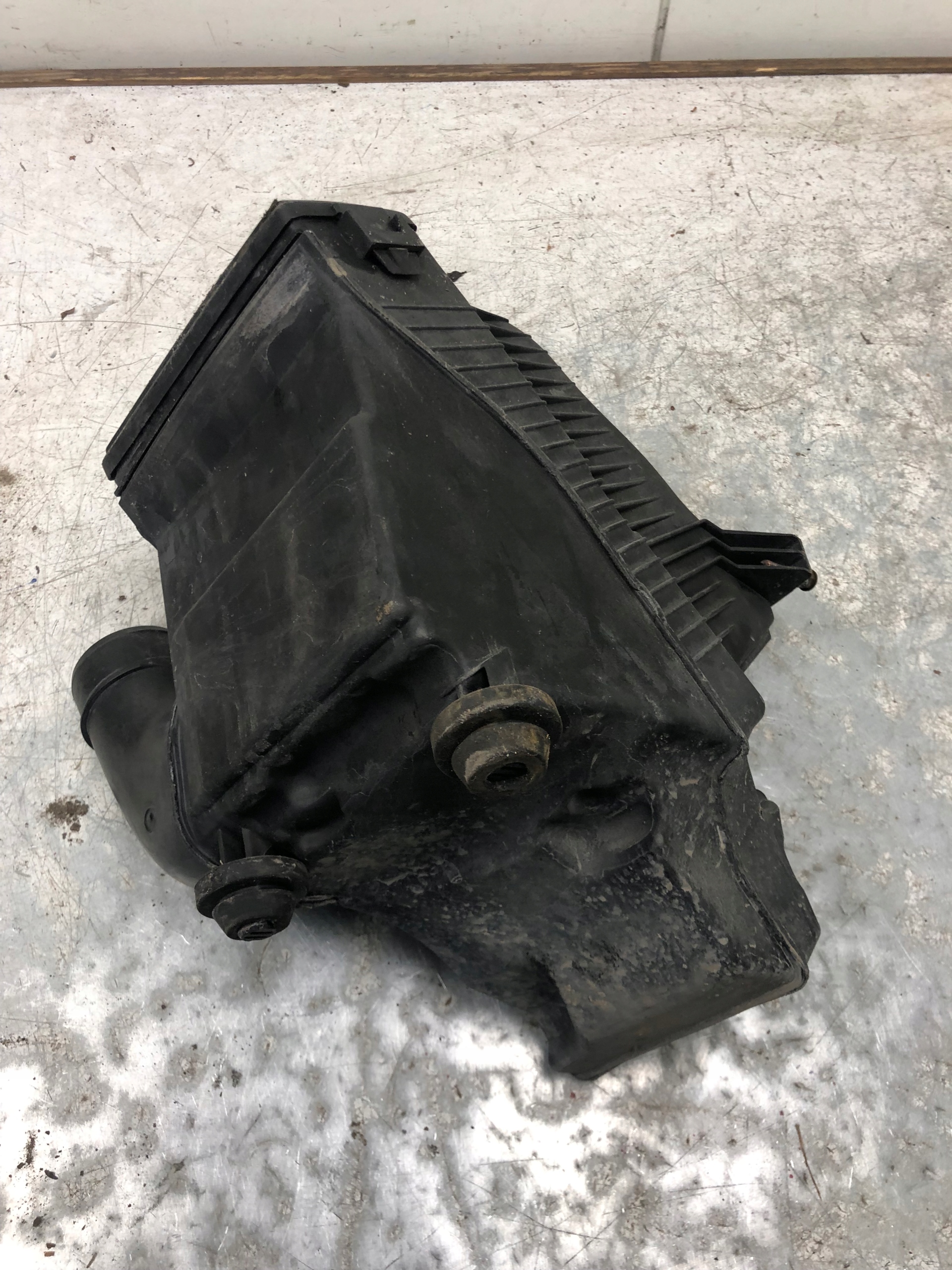 Gehäuse filter luft RENAULT CLIO III 8200725603