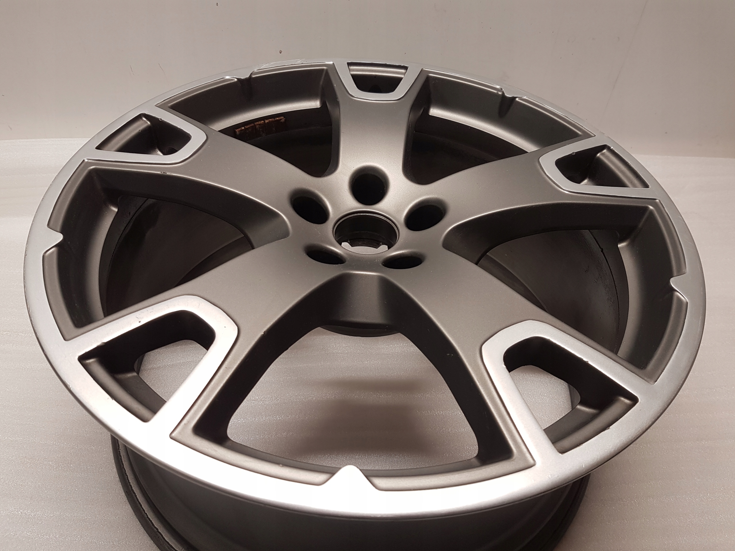disk MASERATI LEVANTE 9Jx20 ET40.5 670044701