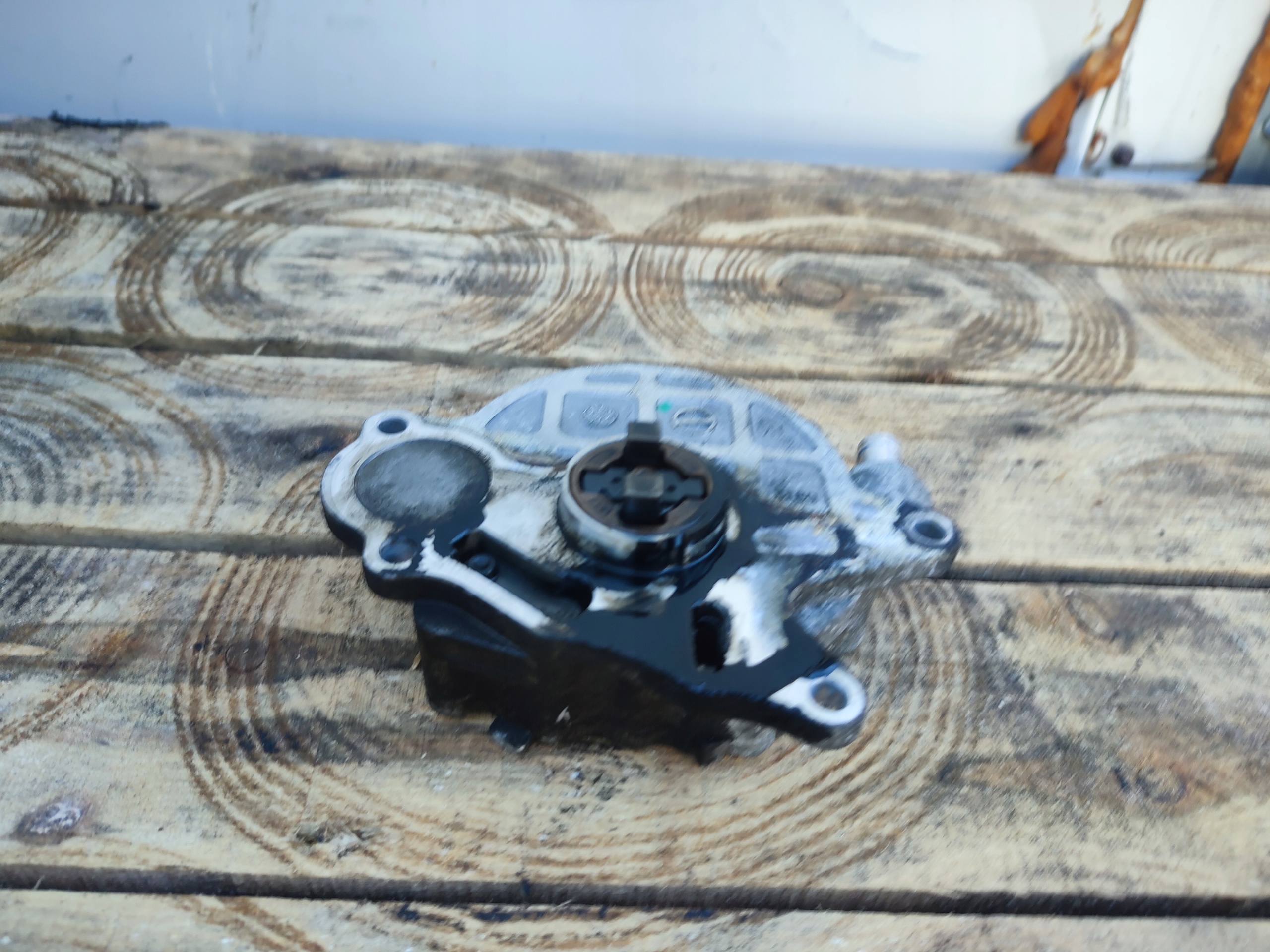 pump vacual vacum Volkswagen Passat CC 03L145100