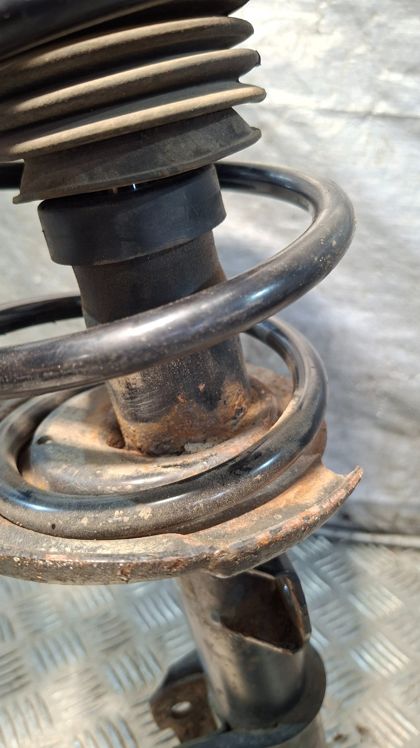 shock absorber spring left front OPEL VECTRA C 1.8