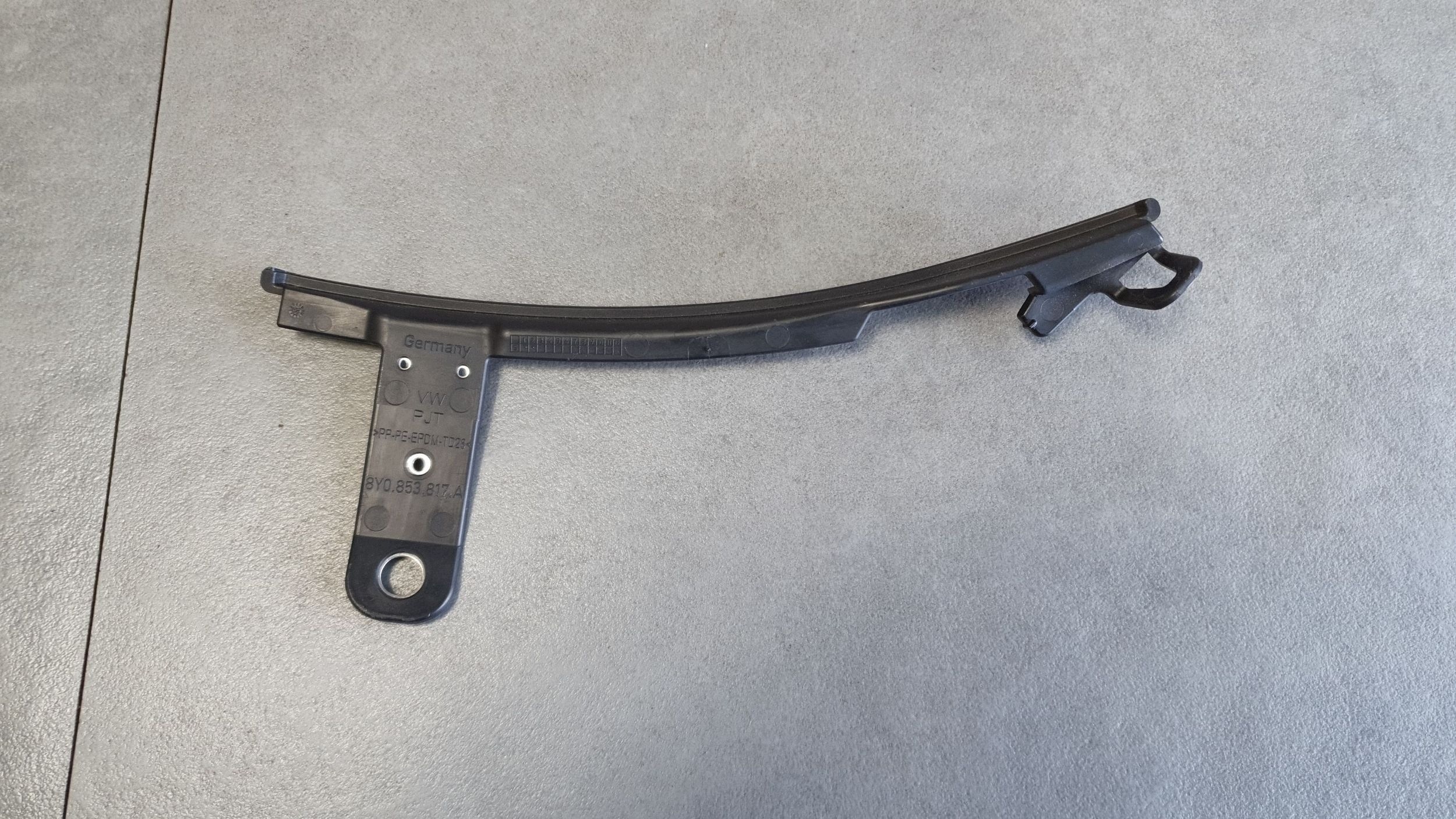 Audi A3 8Y cap krawedzi nadkola 8Y0853817A
