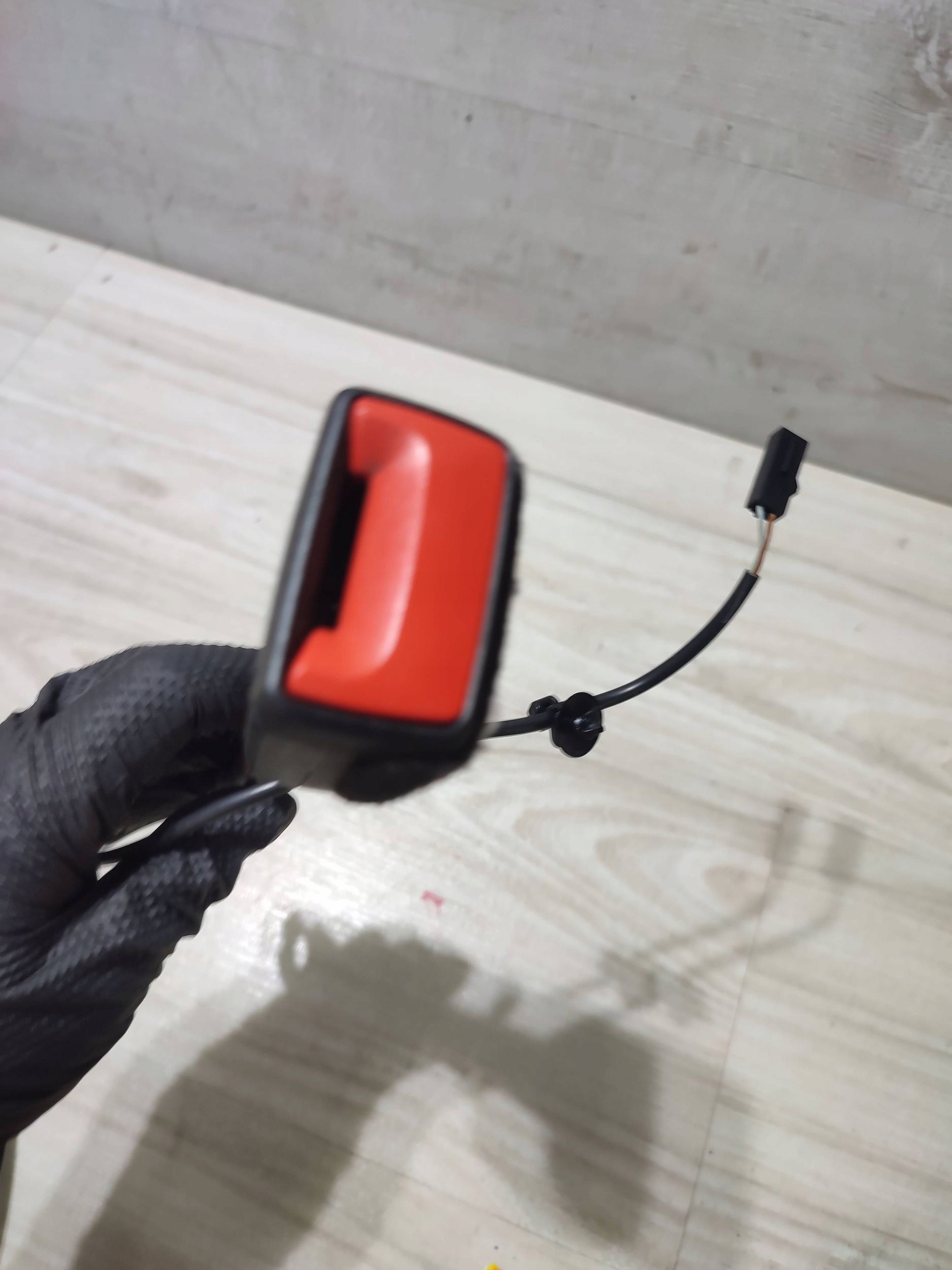 Skoda Scala 2020 front side left Klamra of the front supports safety