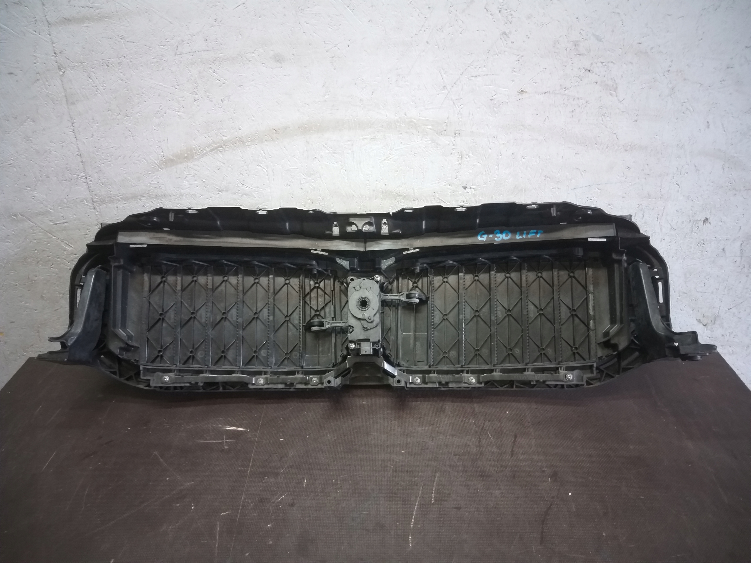 support panel for radiators blinds air line air BMW 5 V G30 G31 LIFT