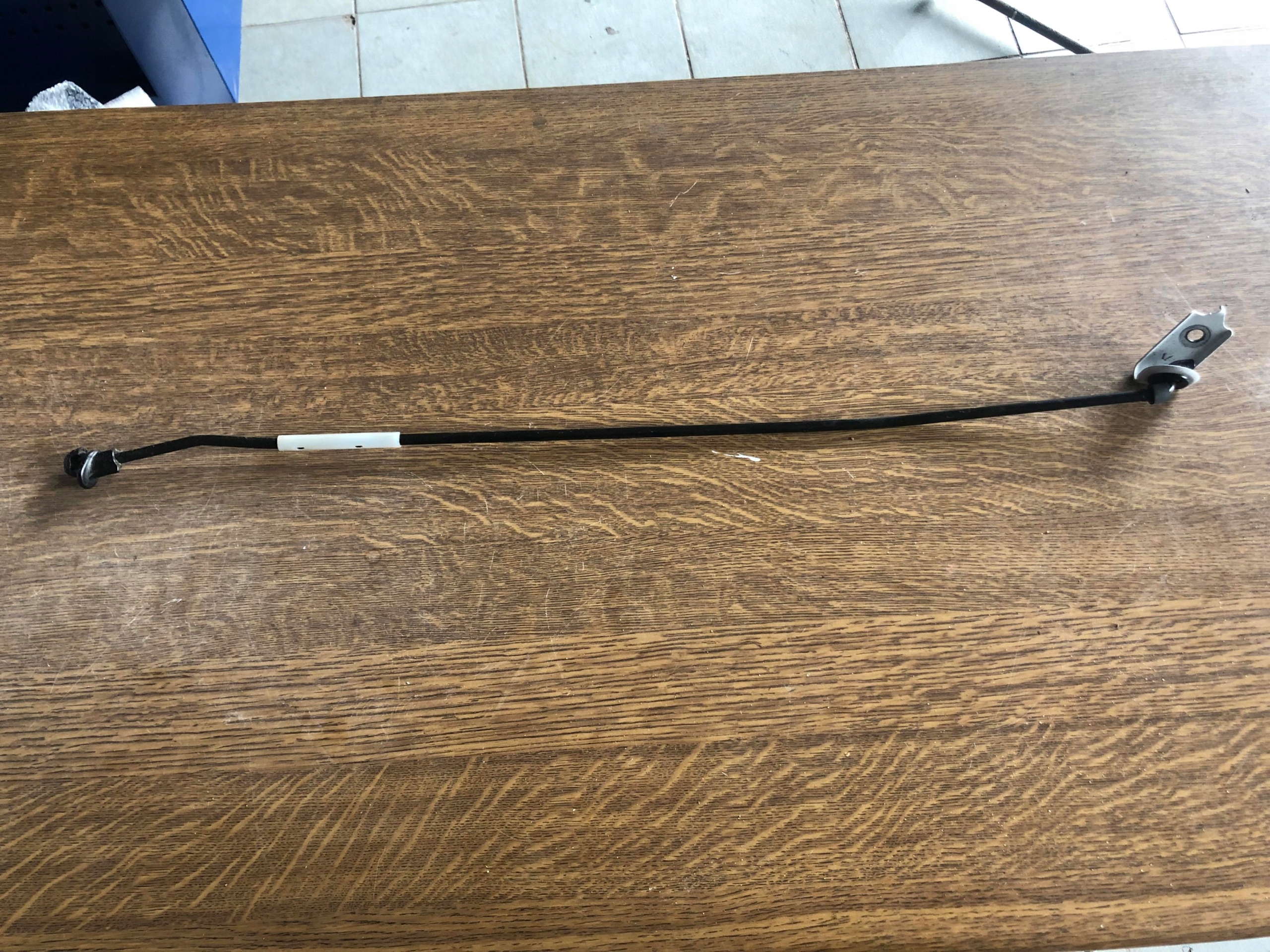 TOYOTA COROLLA E21 18-Stick крепление капота