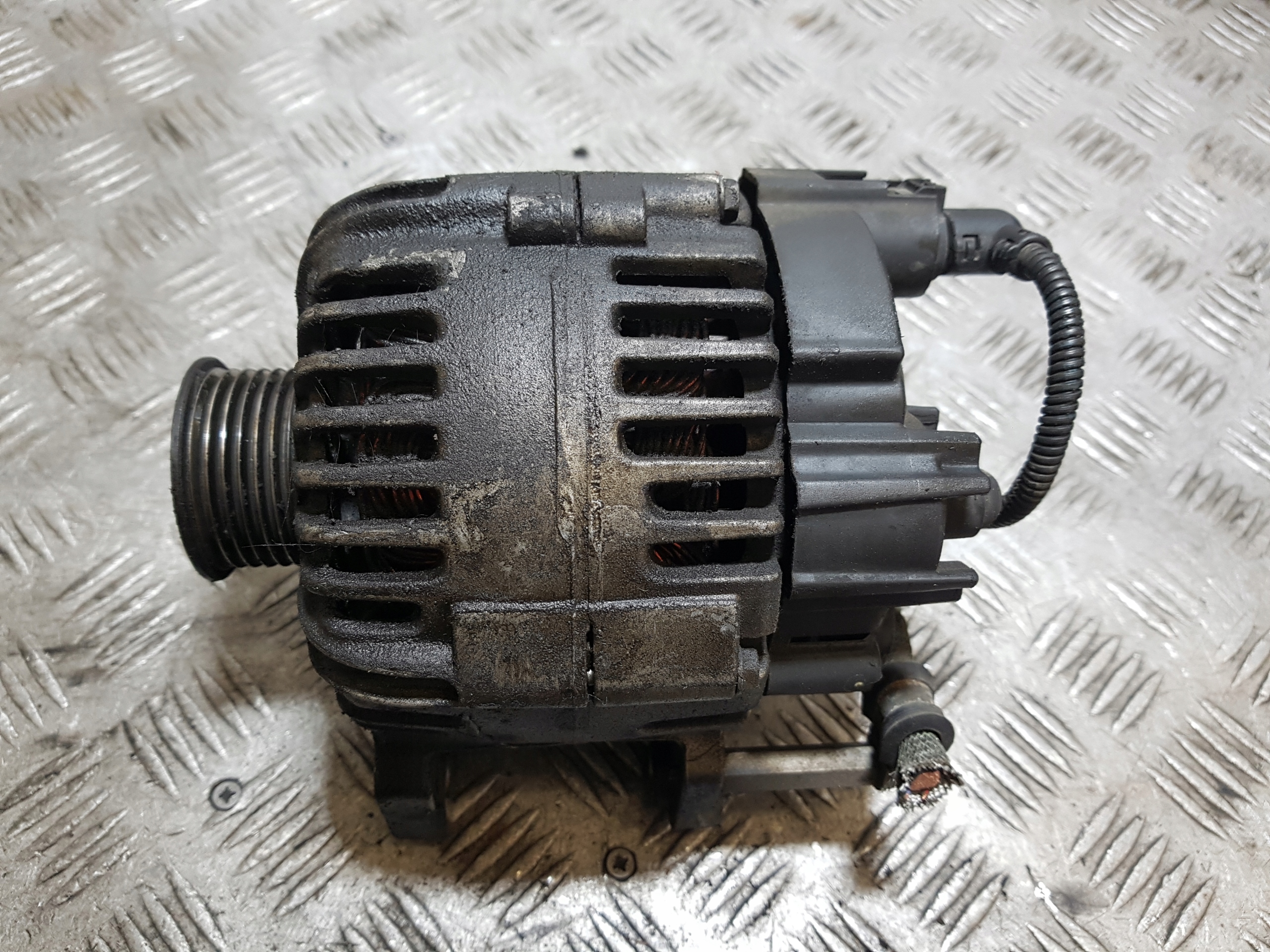 ALTERNATOR VOLKSWAGEN GOLF 5 PLUS 1.6 FSI 03C903023B